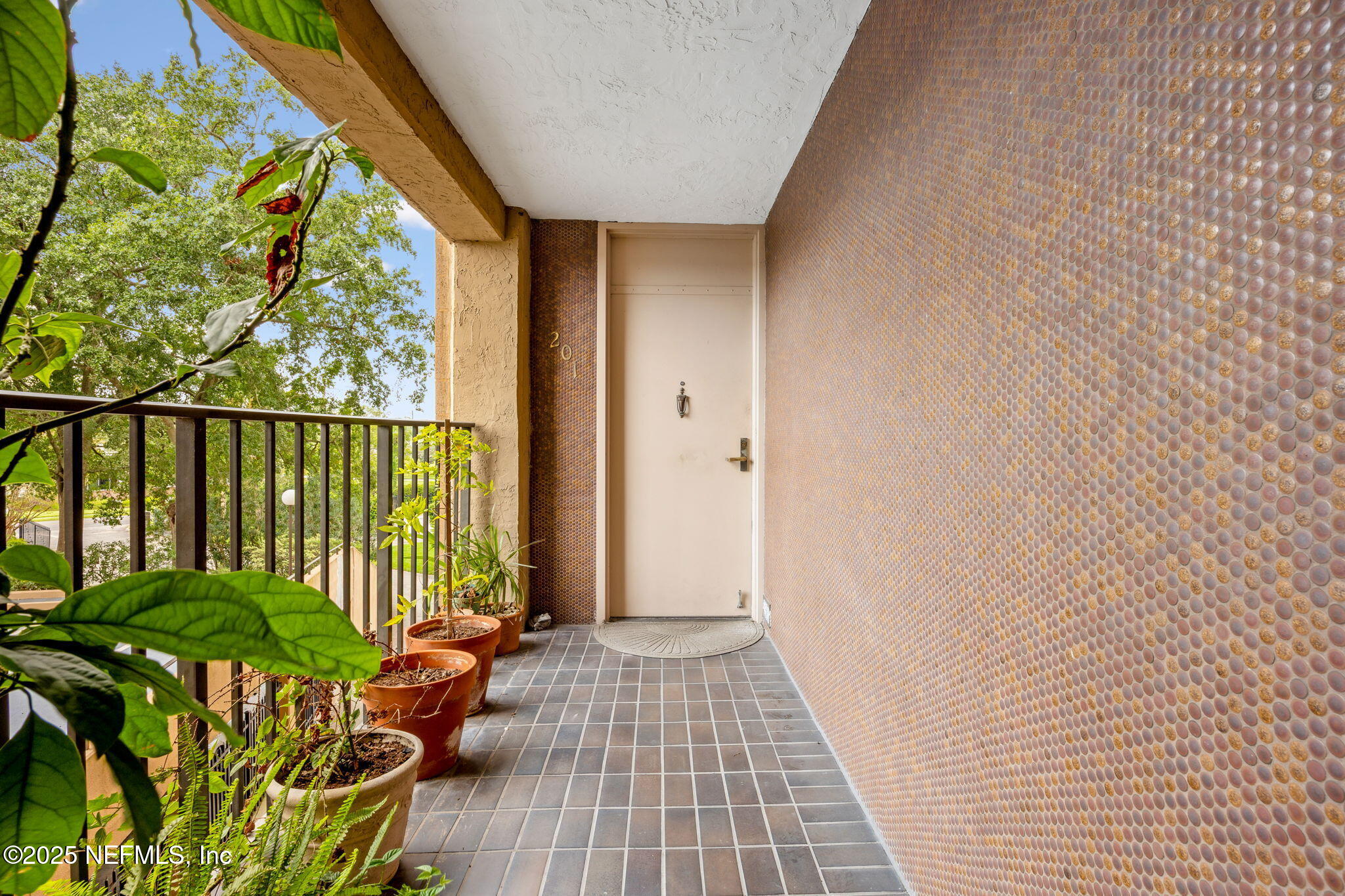 4401 LAKESIDE Drive 201