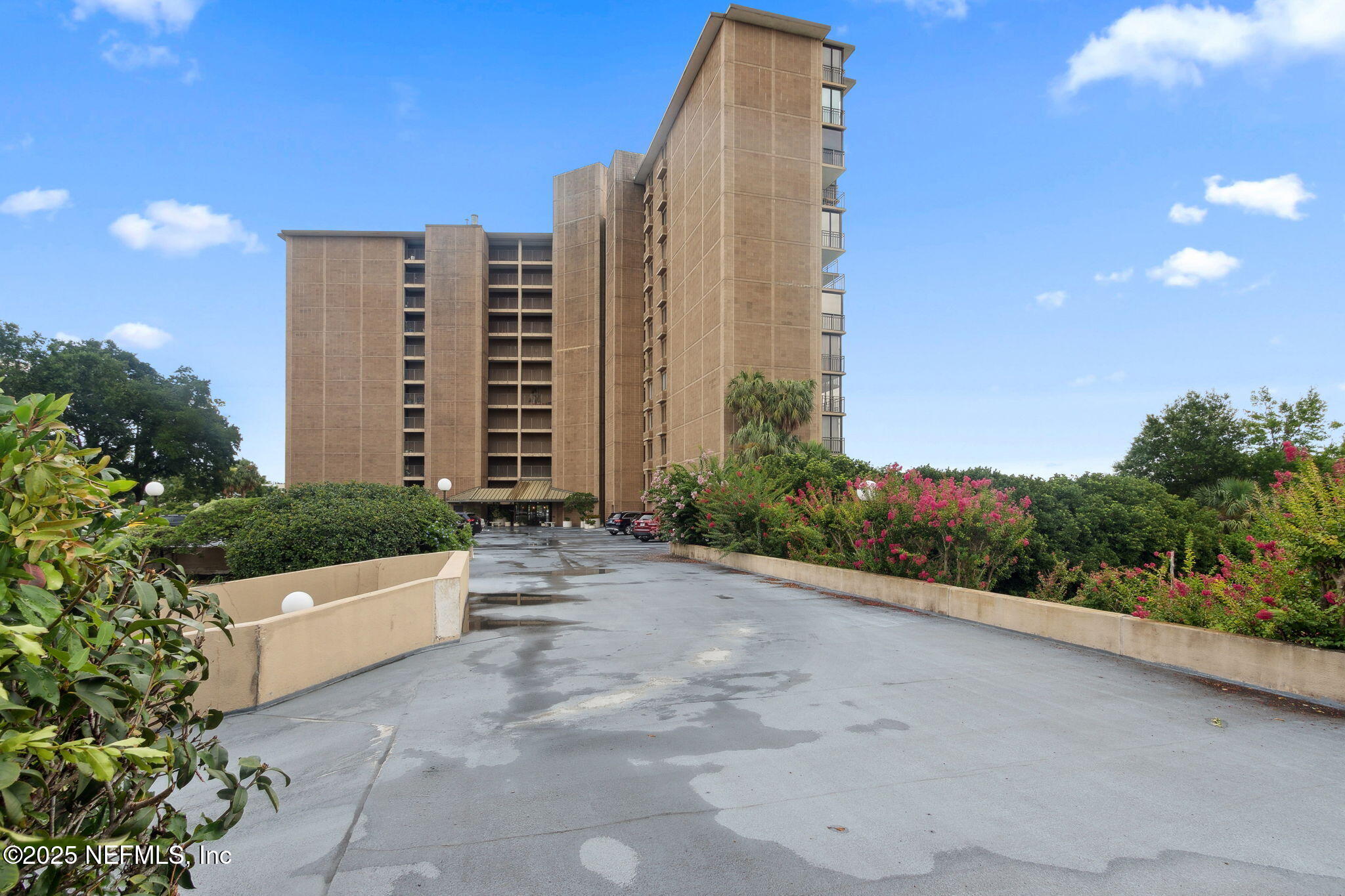 4401 LAKESIDE Drive 201