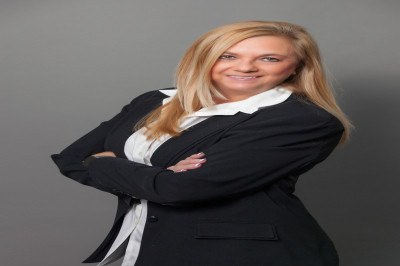 This is a photo of LIZ MC MAHAN. This professional services JACKSONVILLE BEACH, FL 32250 and the surrounding areas.