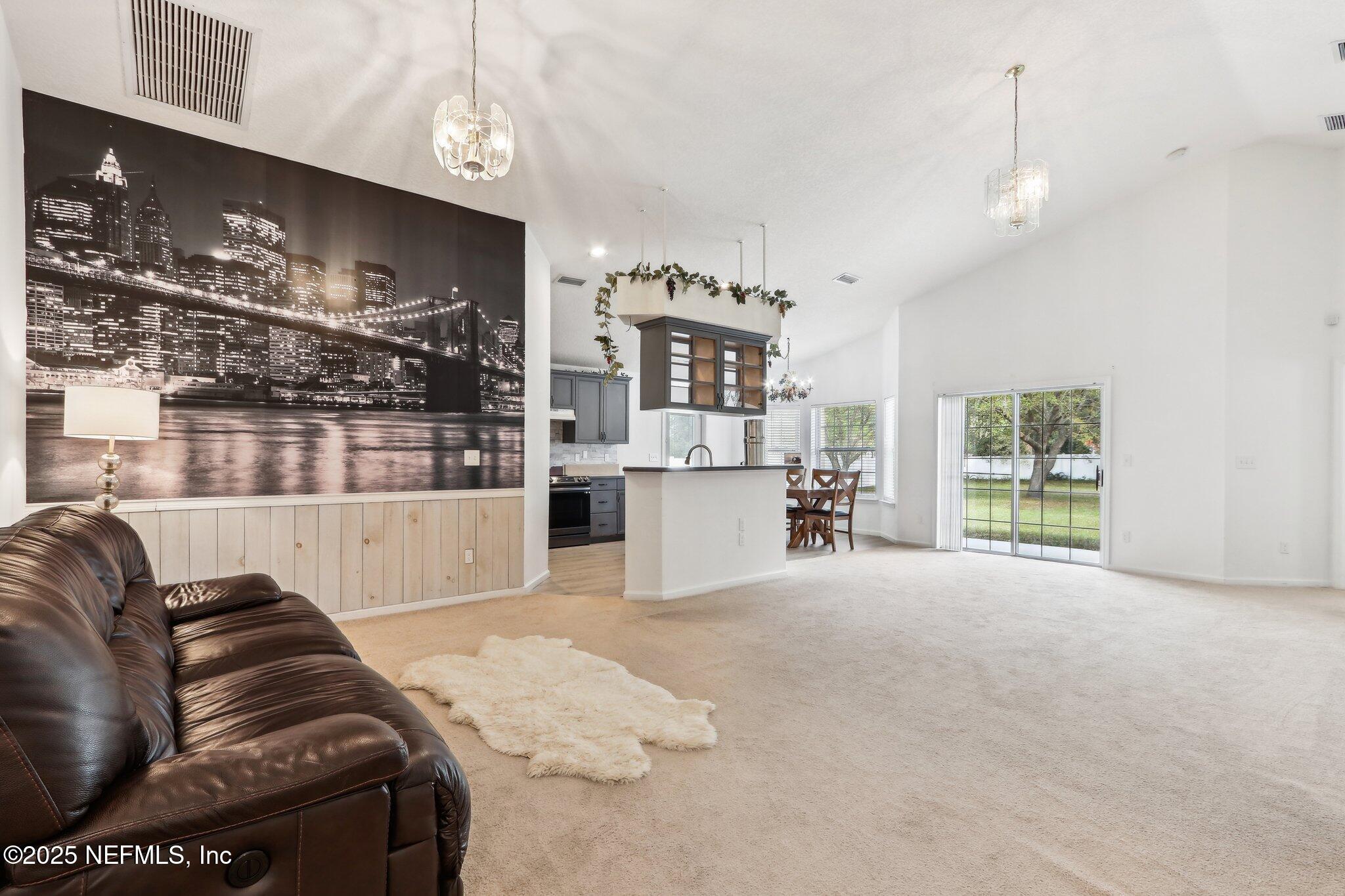 200 NOTTINGHAM Drive W