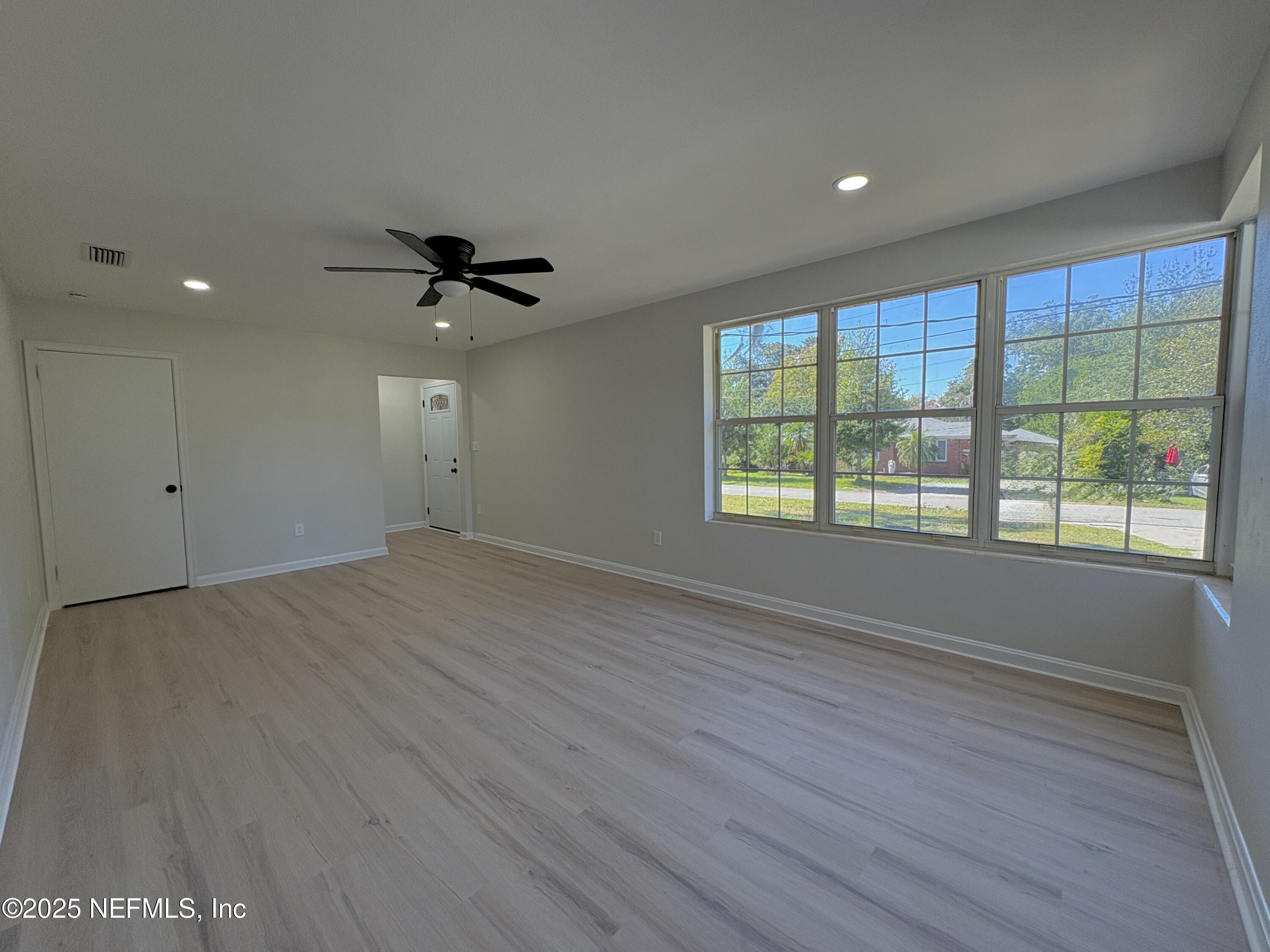 1407 MAGNOLIA Circle E