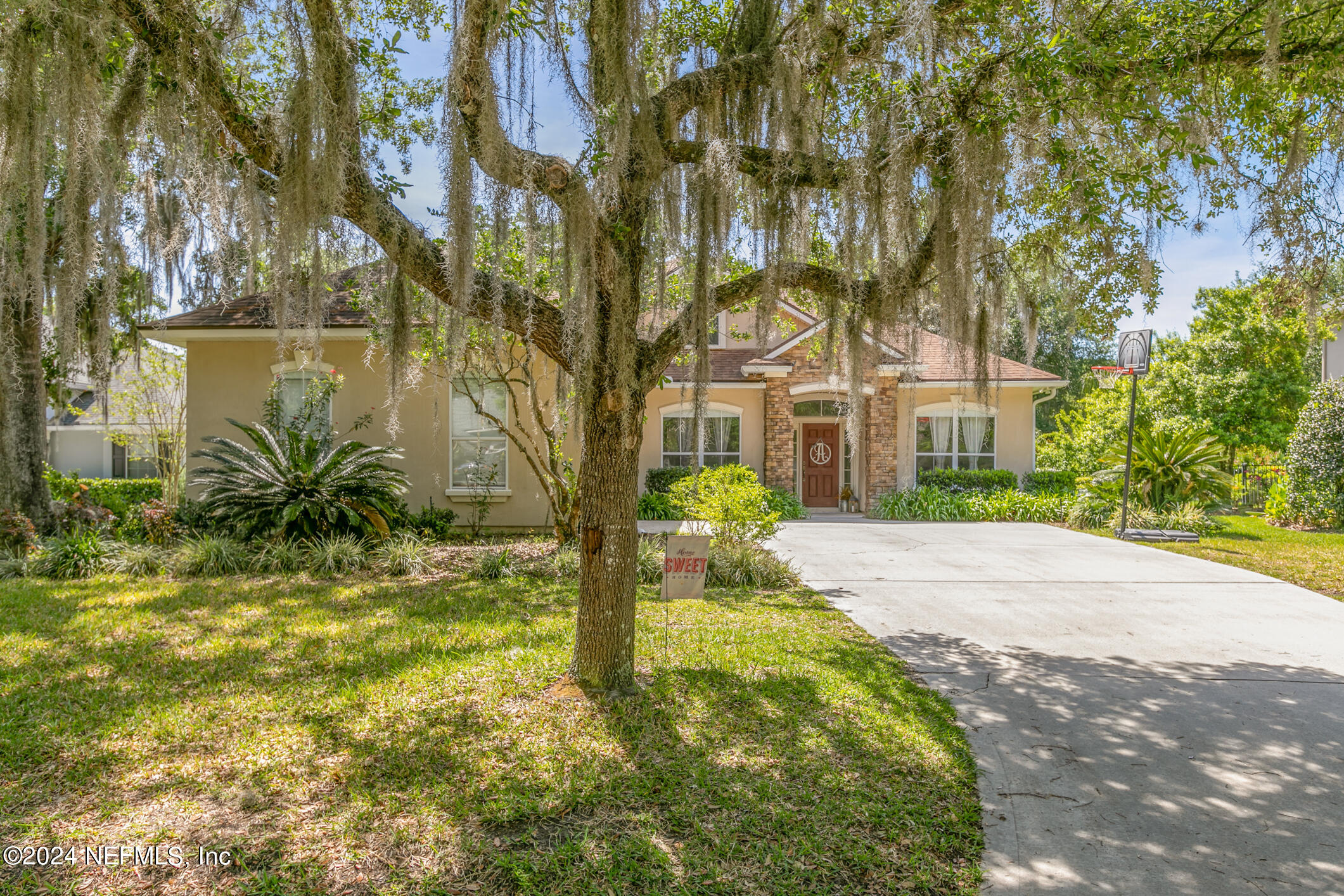 St Augustine, FL home for sale located at 5307 Grovewood Court, St Augustine, FL 32092