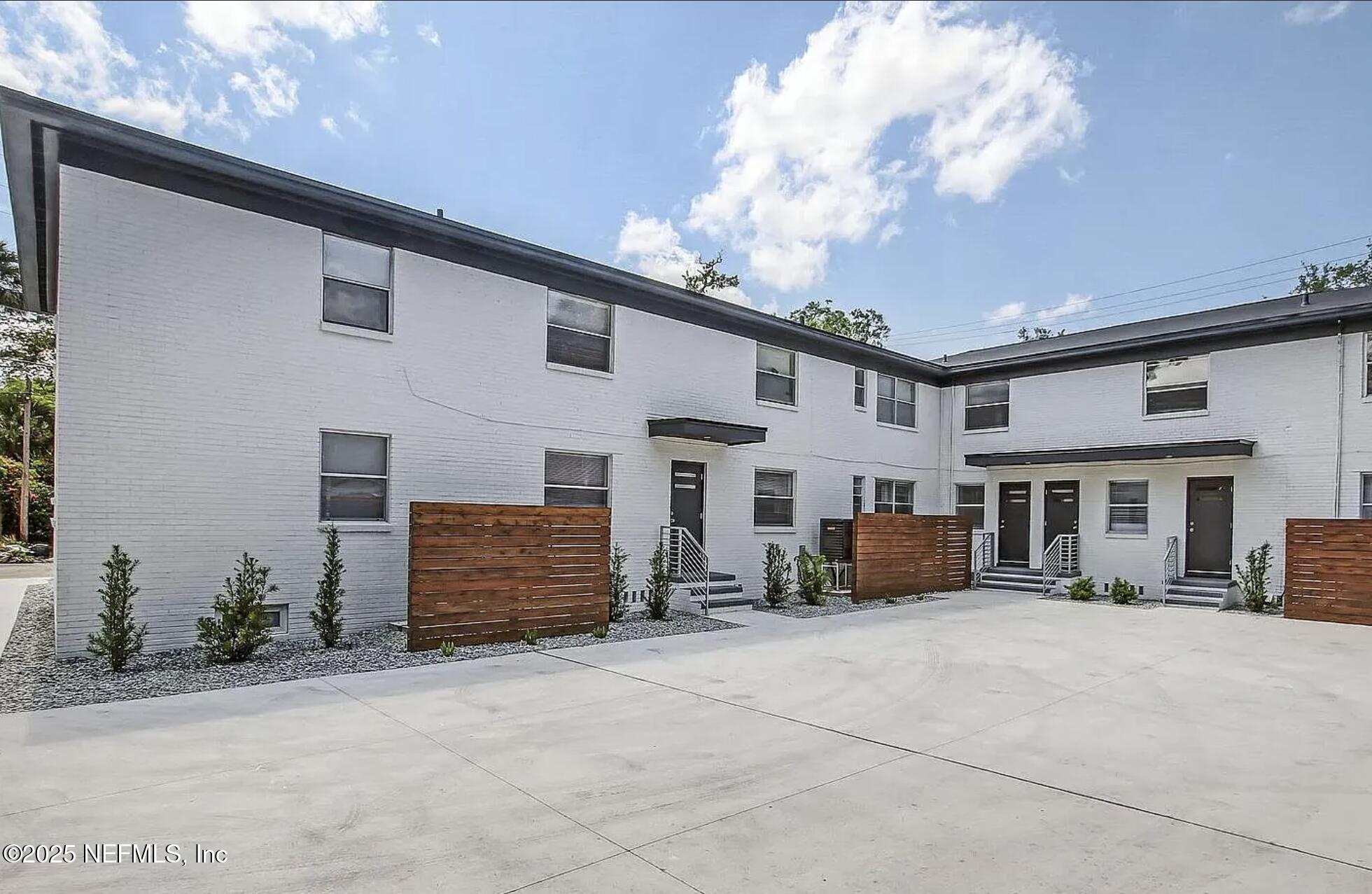 2160 RIVERSIDE Avenue