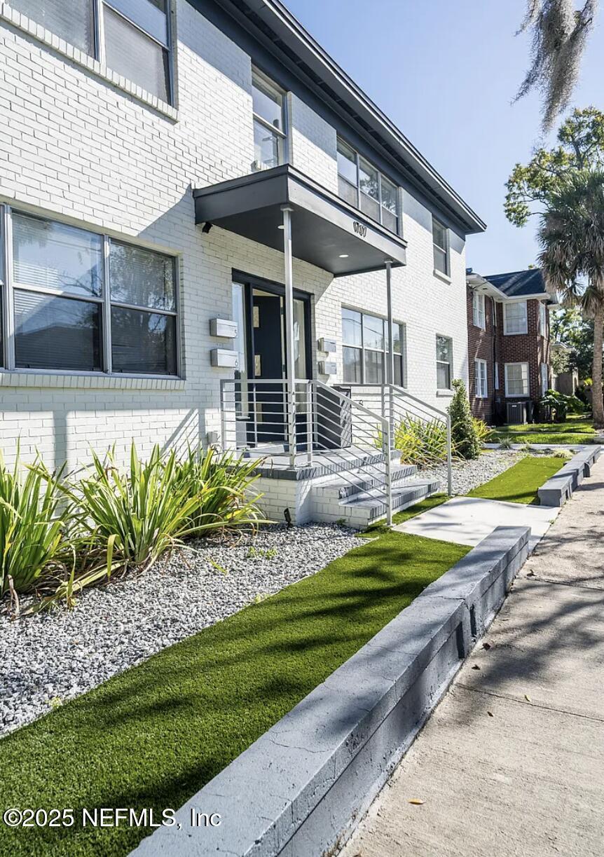 2160 RIVERSIDE Avenue