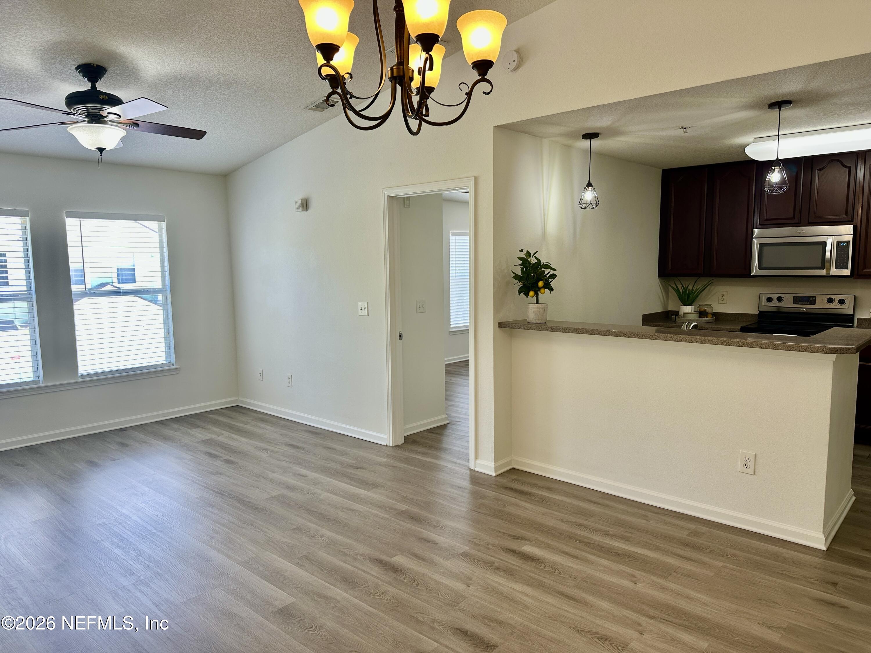13811 HERONS LANDING Way 9