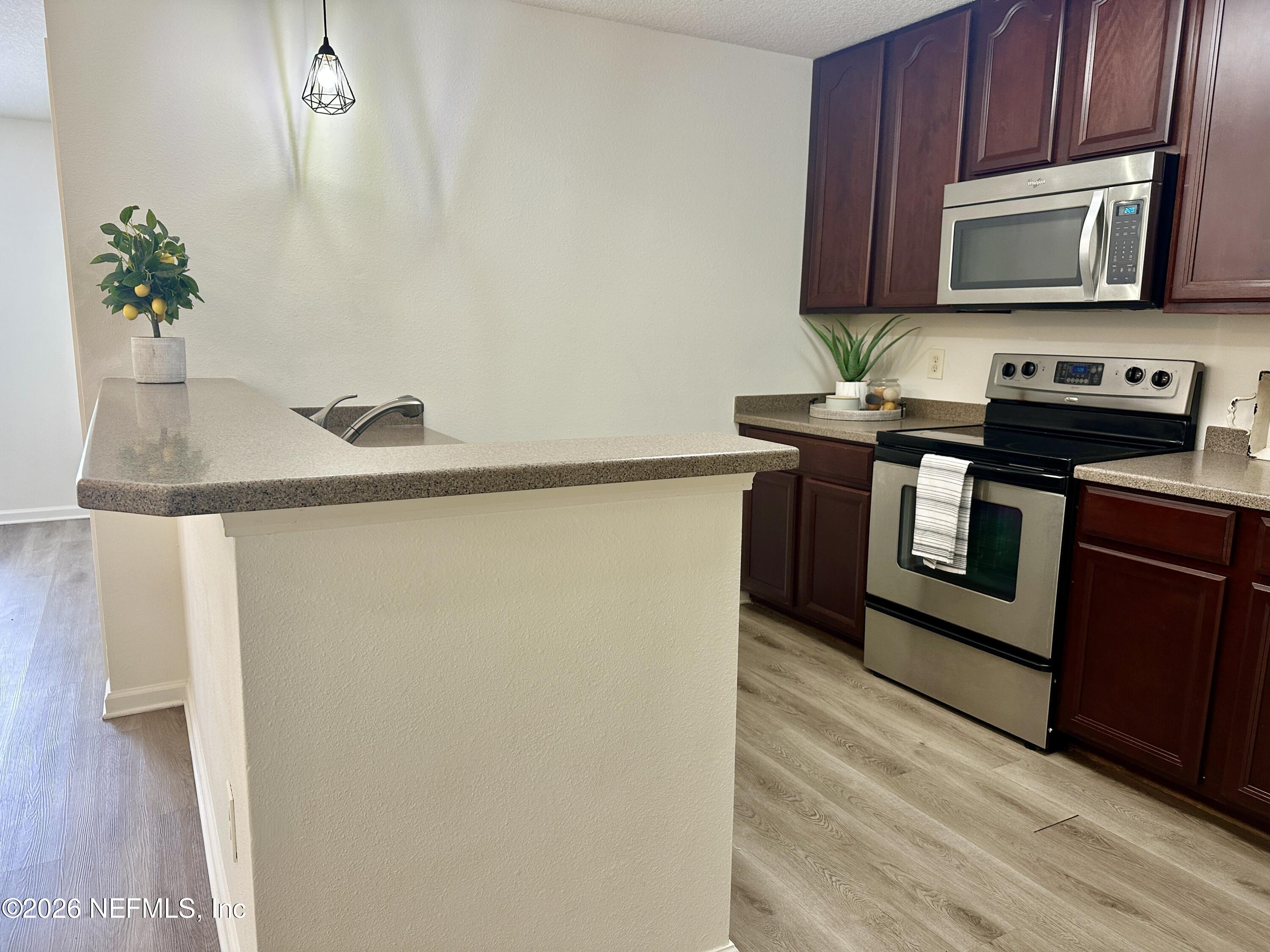 13811 HERONS LANDING Way 9