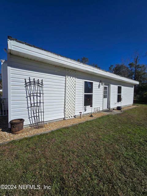 A home in Lee