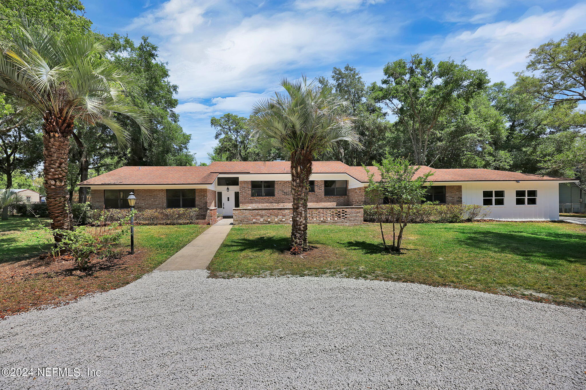 Green Cove Springs, FL home for sale located at 832 Lake Asbury Drive, Green Cove Springs, FL 32043