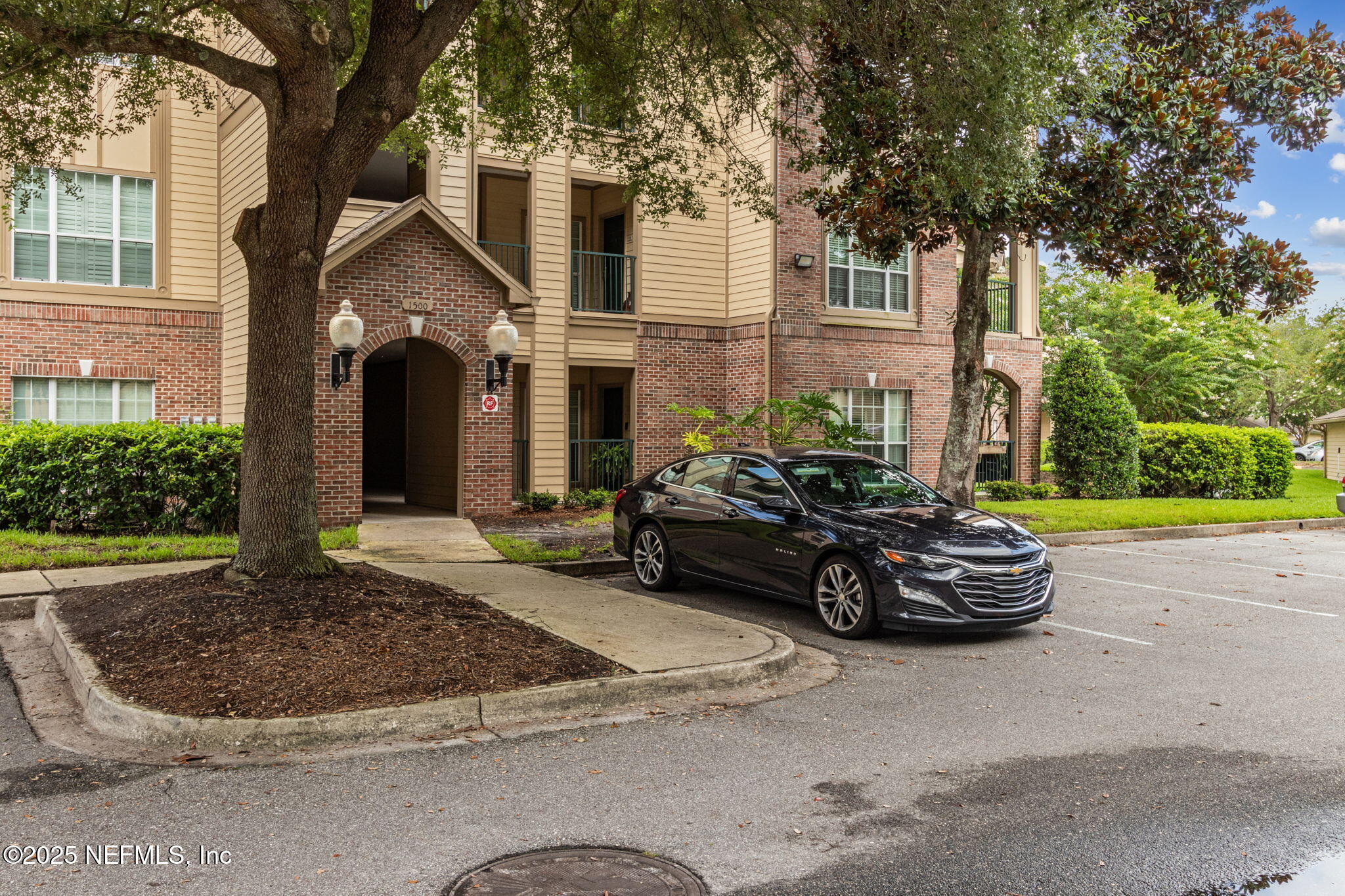 7800 POINT MEADOWS Drive 1527