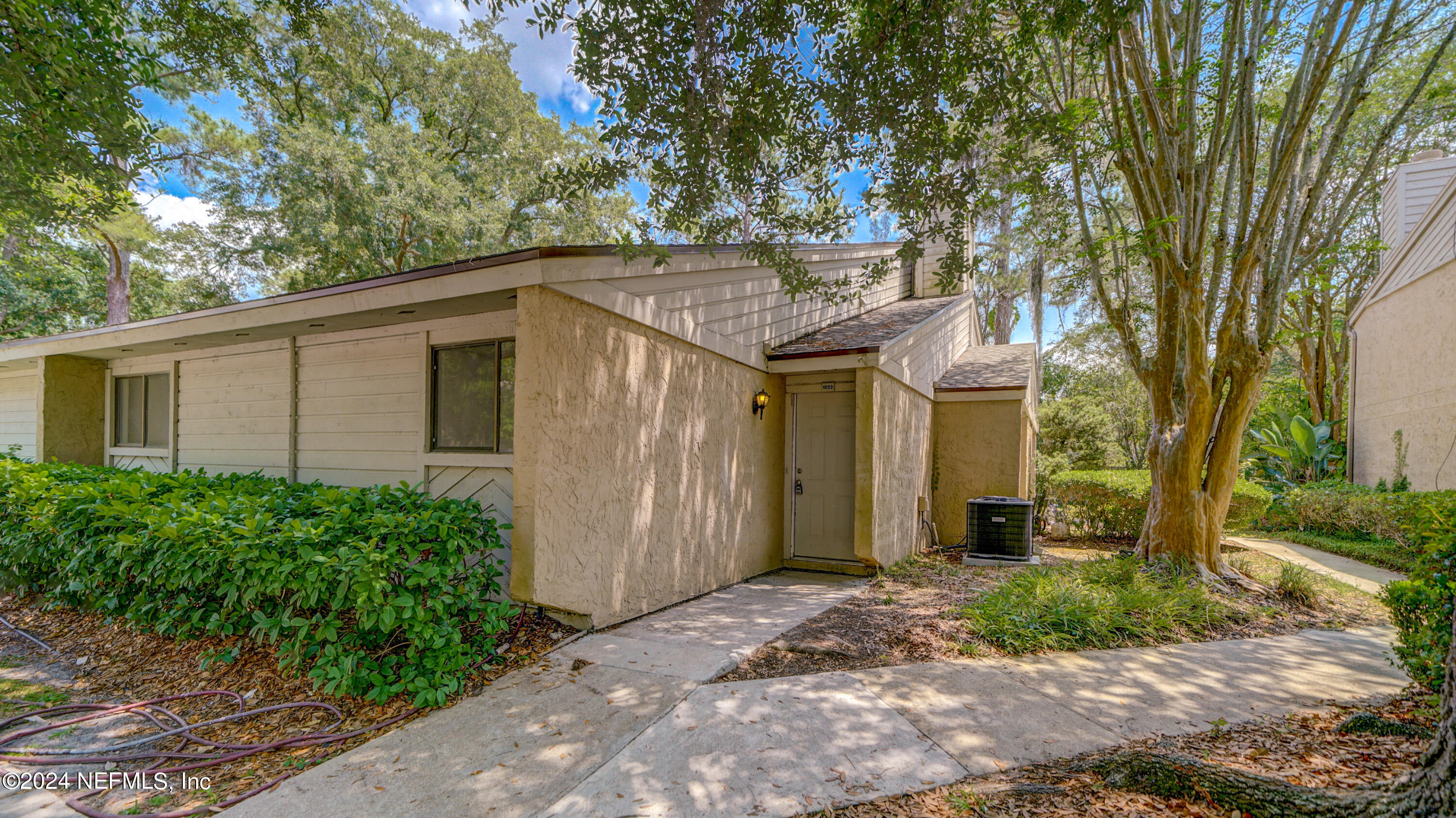 Jacksonville, FL home for sale located at 3801 Crown Point Road Unit 1023, Jacksonville, FL 32257