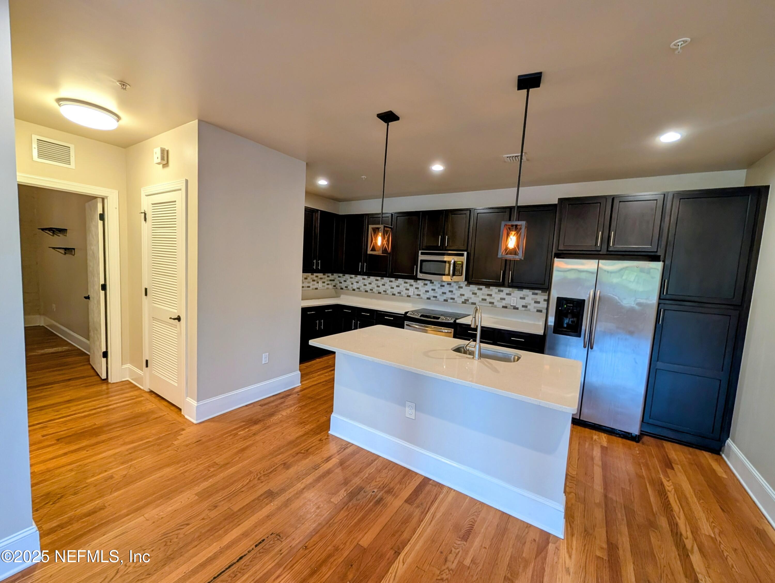 2525 COLLEGE Street 2102