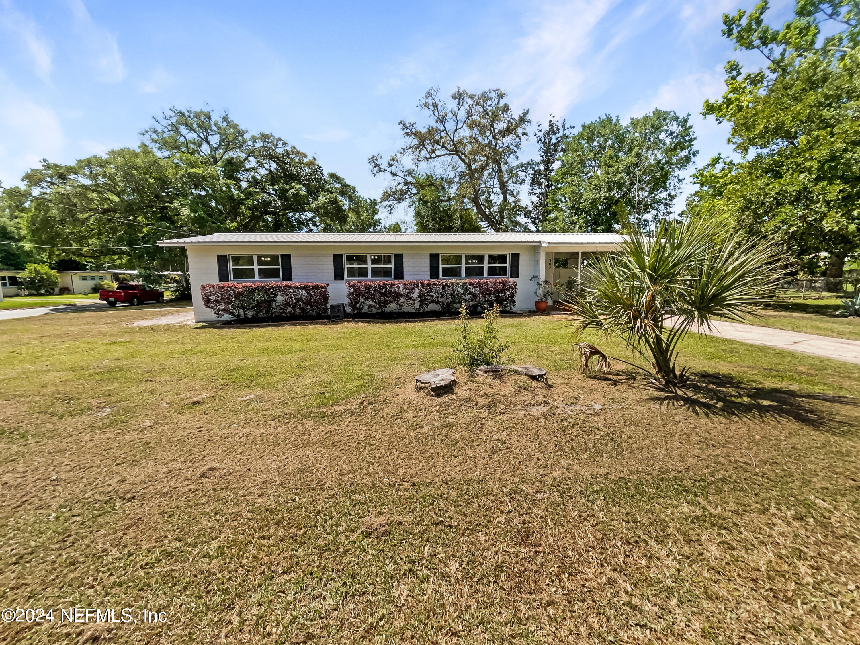 St Augustine, FL home for sale located at 303 Ravenswood Drive, St Augustine, FL 32084