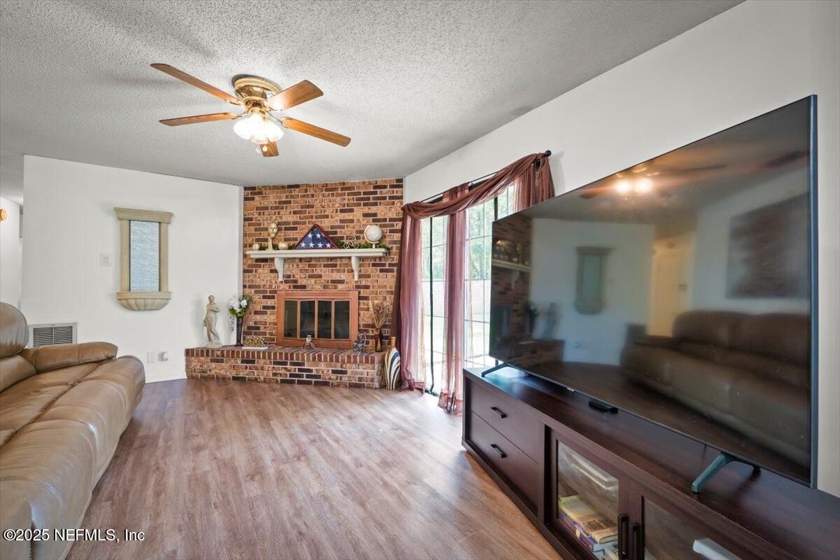 7224 BLACKBERRY Lane N