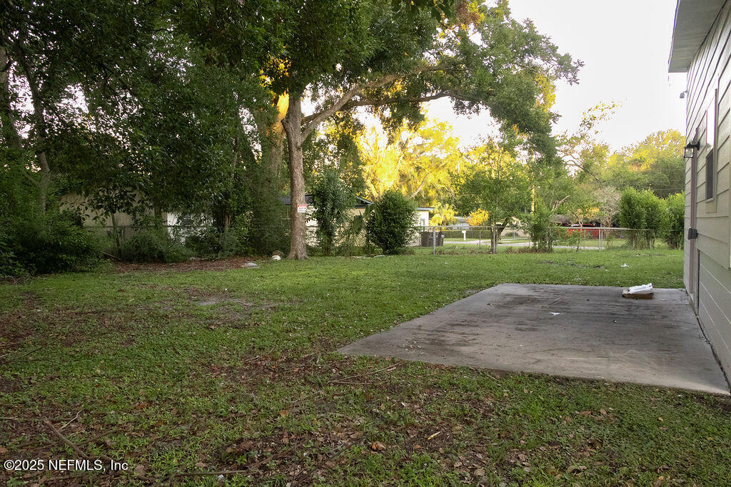 8711 LITTLE SWIFT Circle 24C