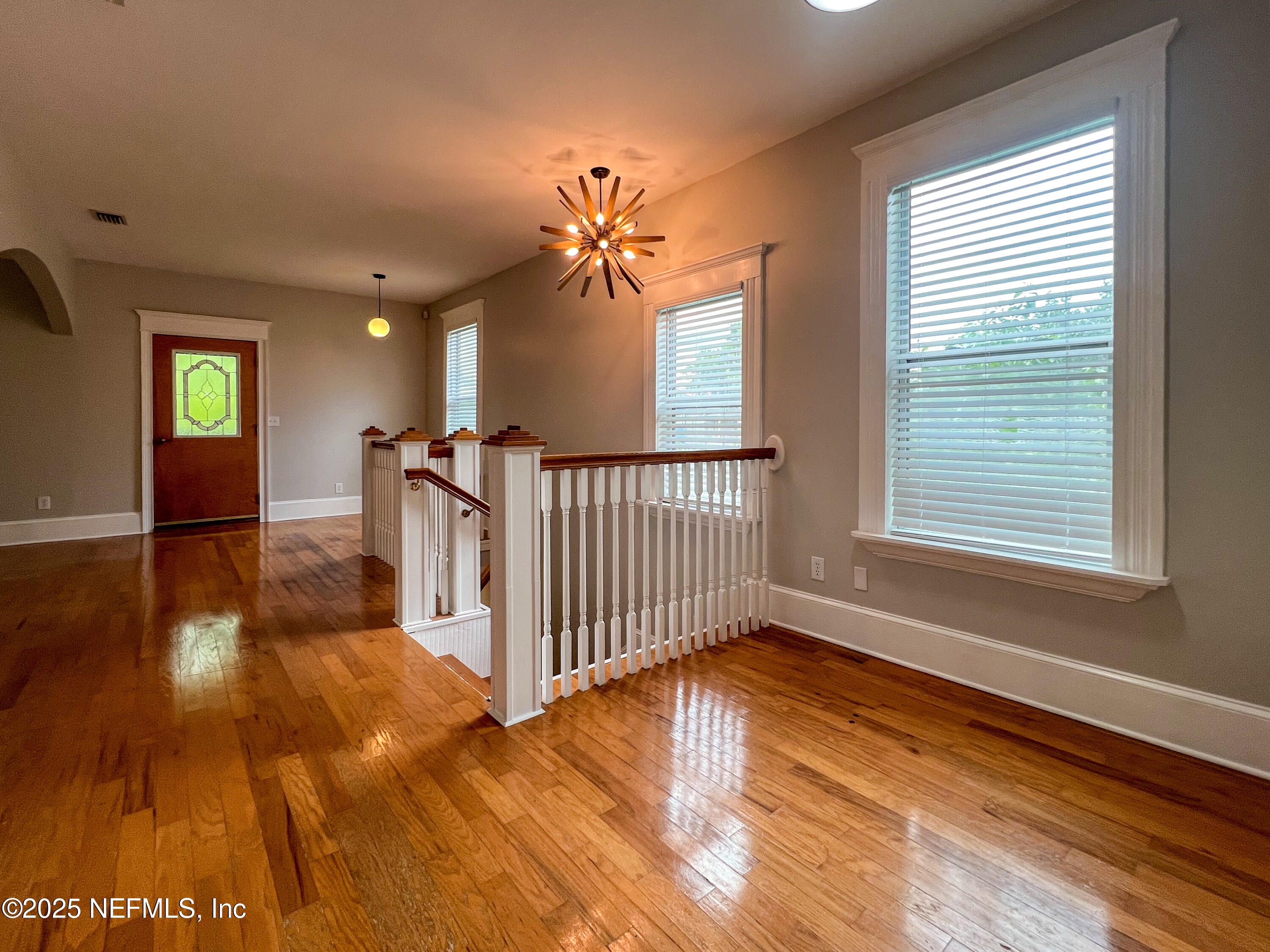 133 E 6TH Street