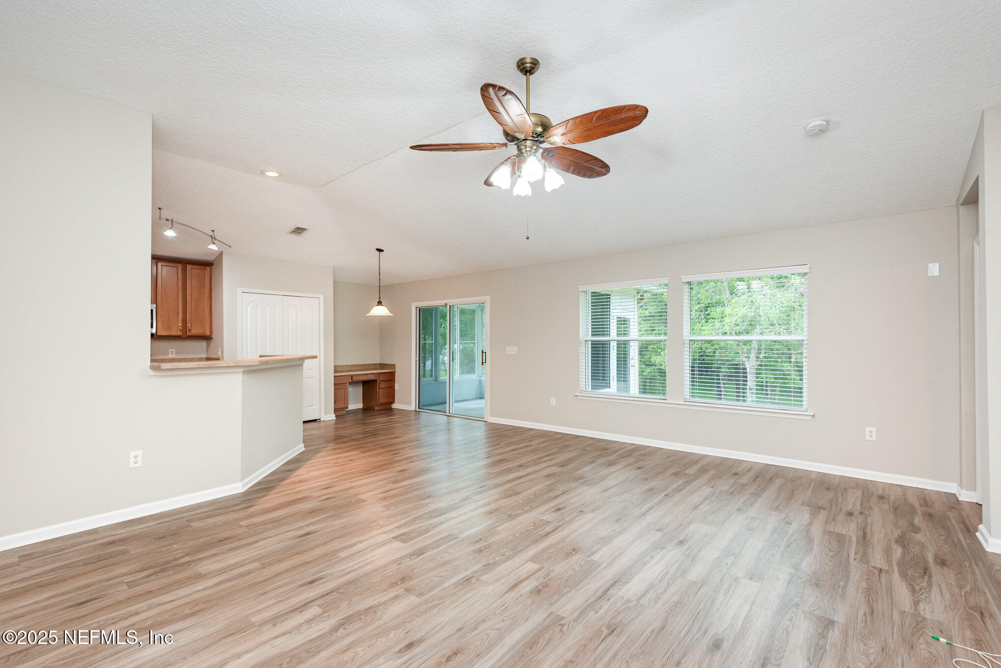 2136 CREEKMONT Drive