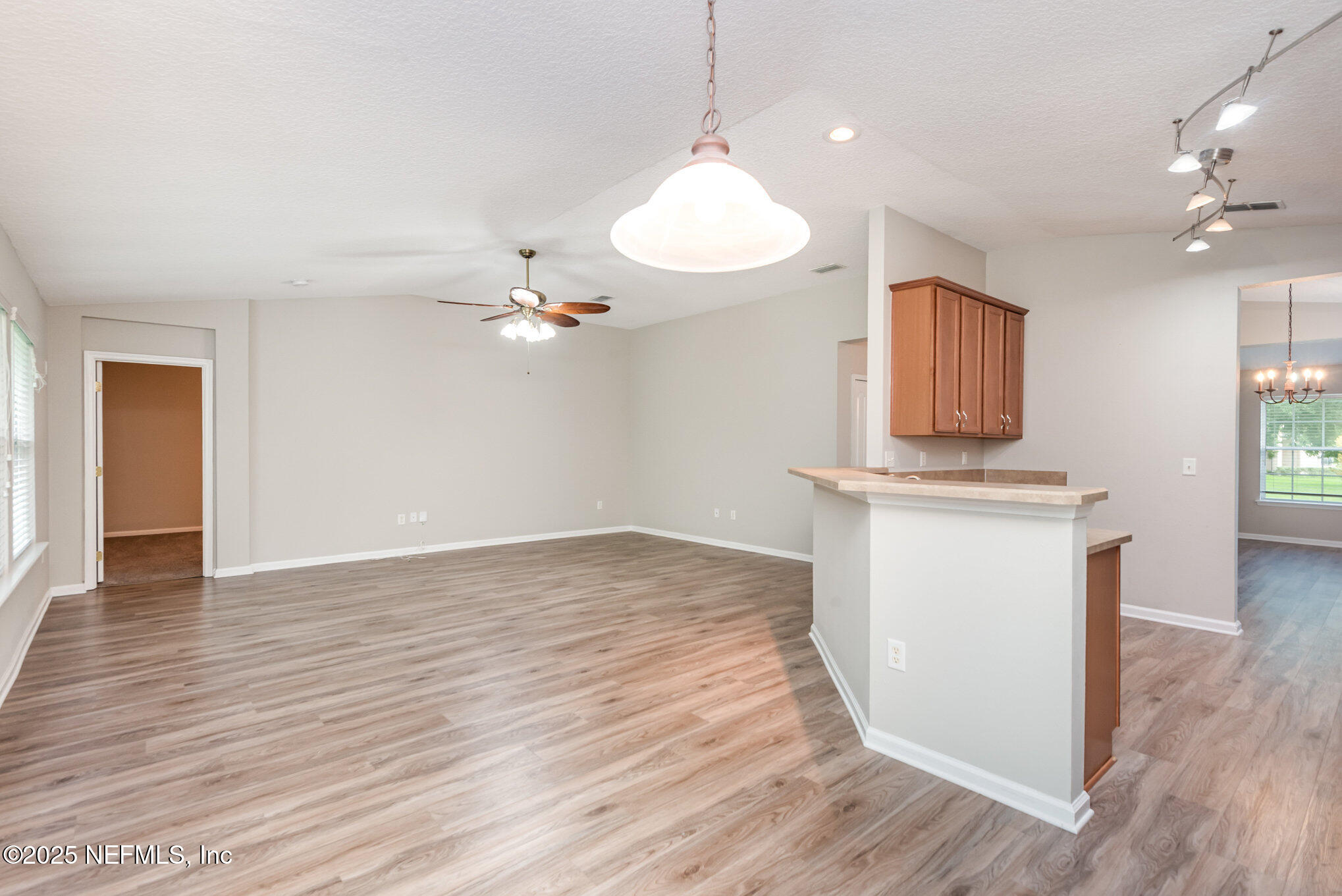 2136 CREEKMONT Drive