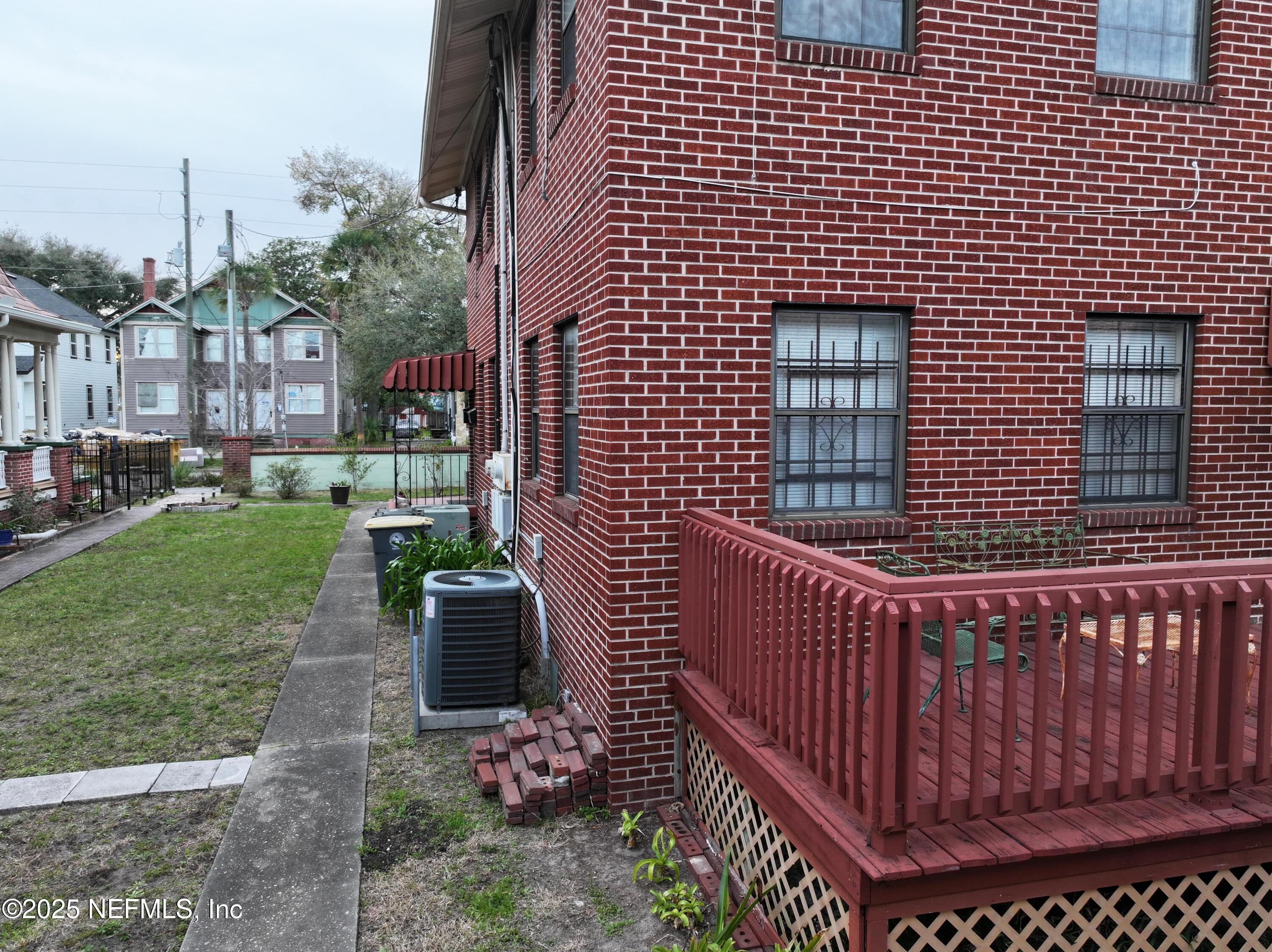 1843 HUBBARD Street