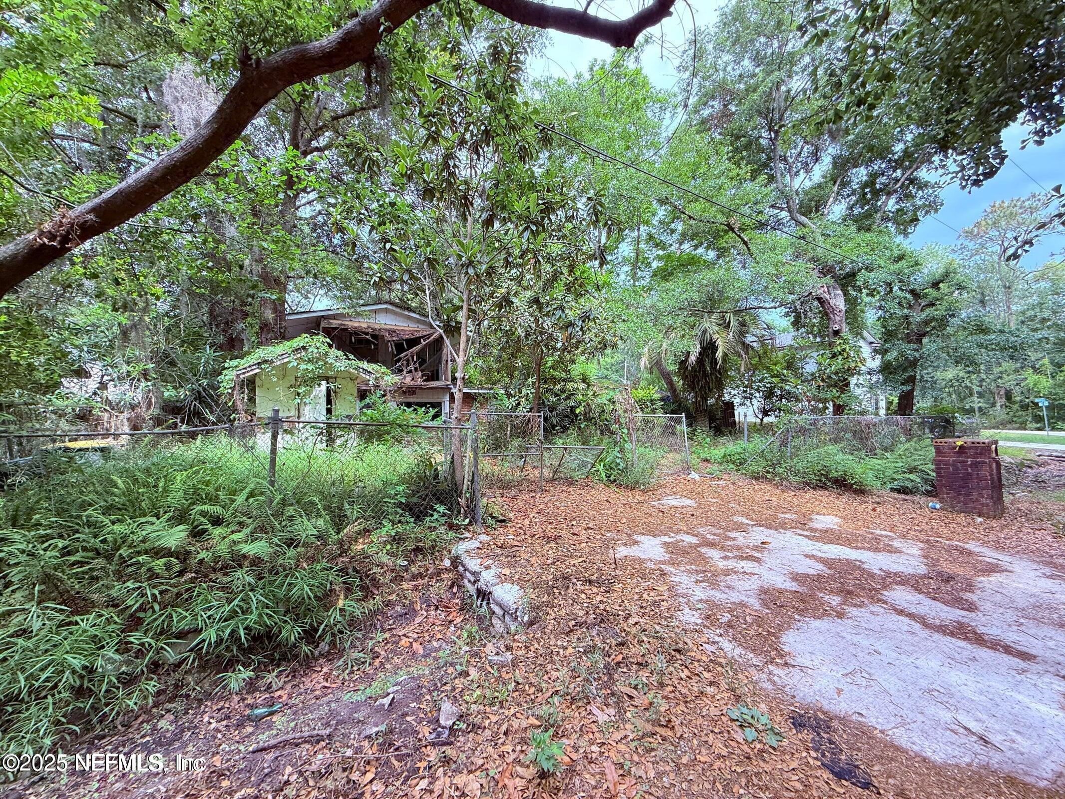 3822 BOLT Avenue