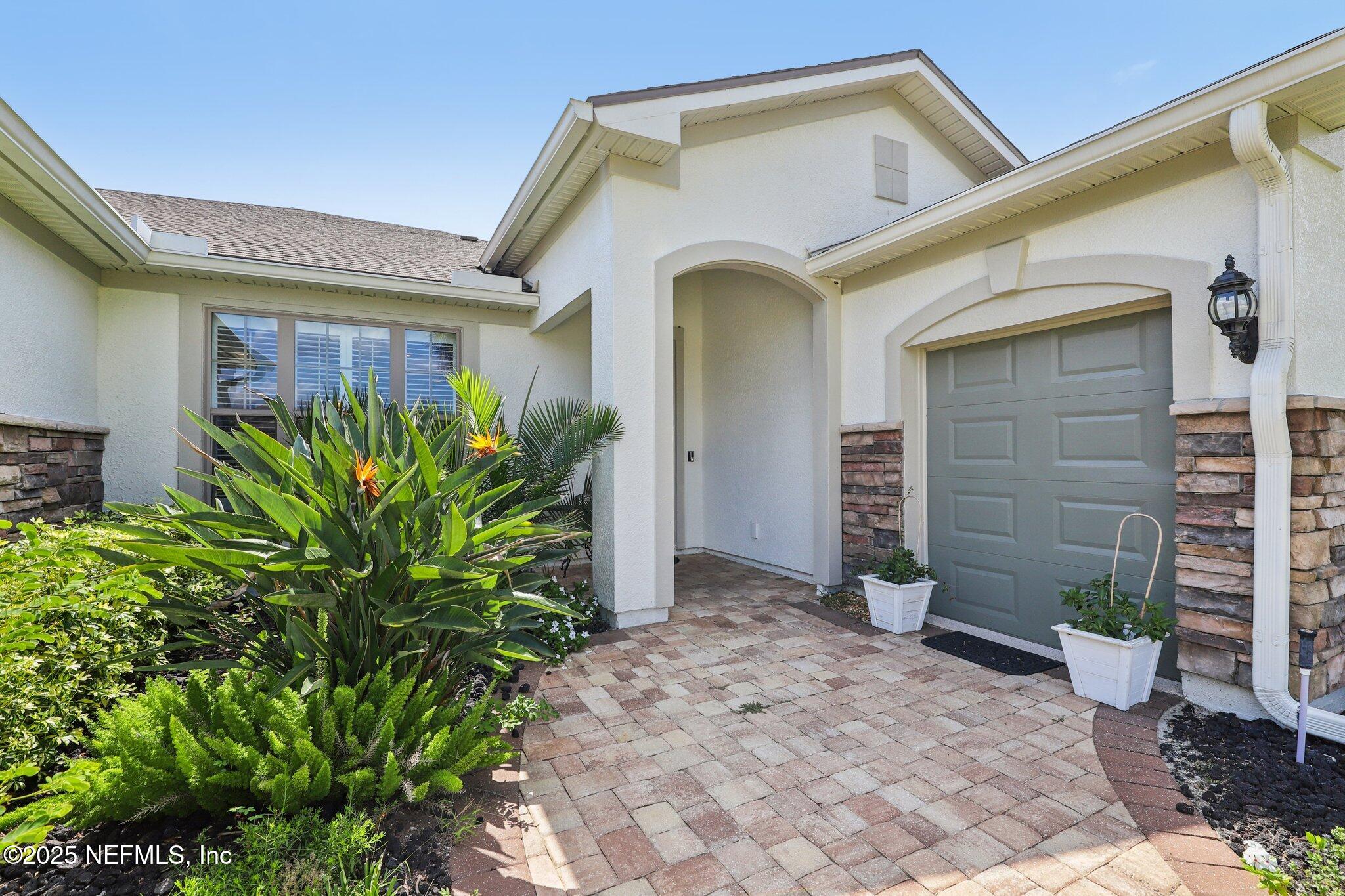 435 TREE SIDE Lane