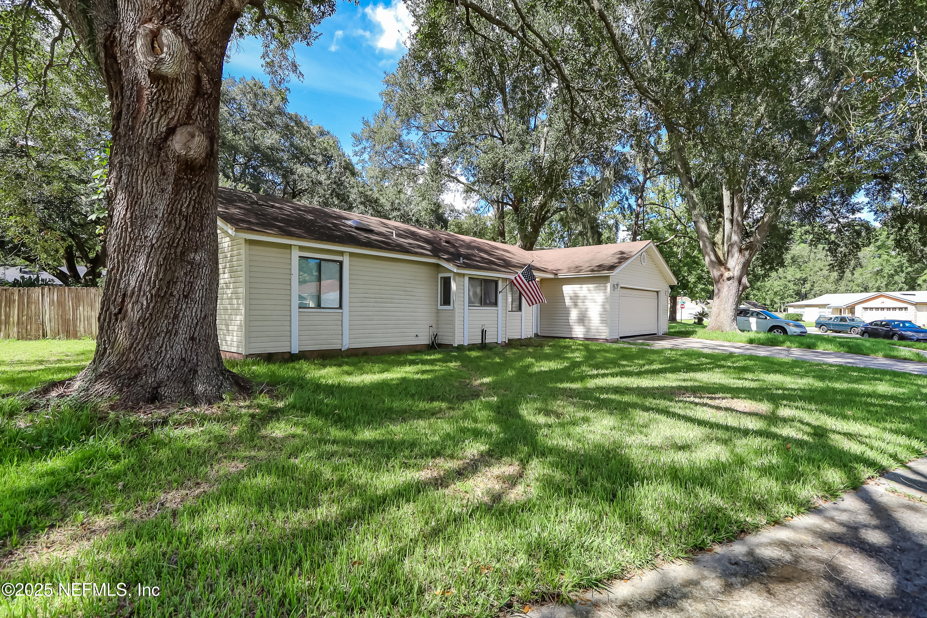 8618 BLUEBELL Lane