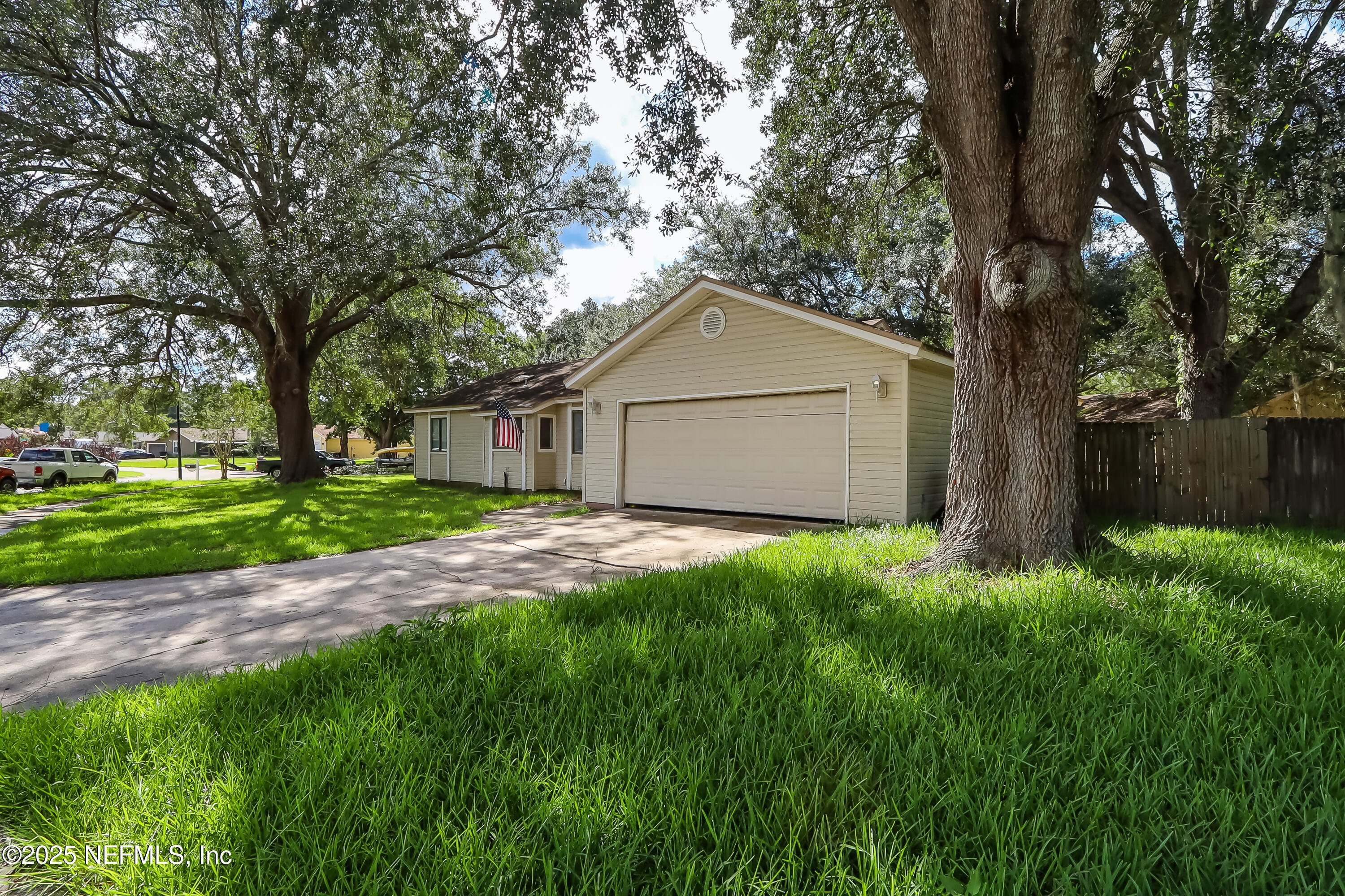 8618 BLUEBELL Lane