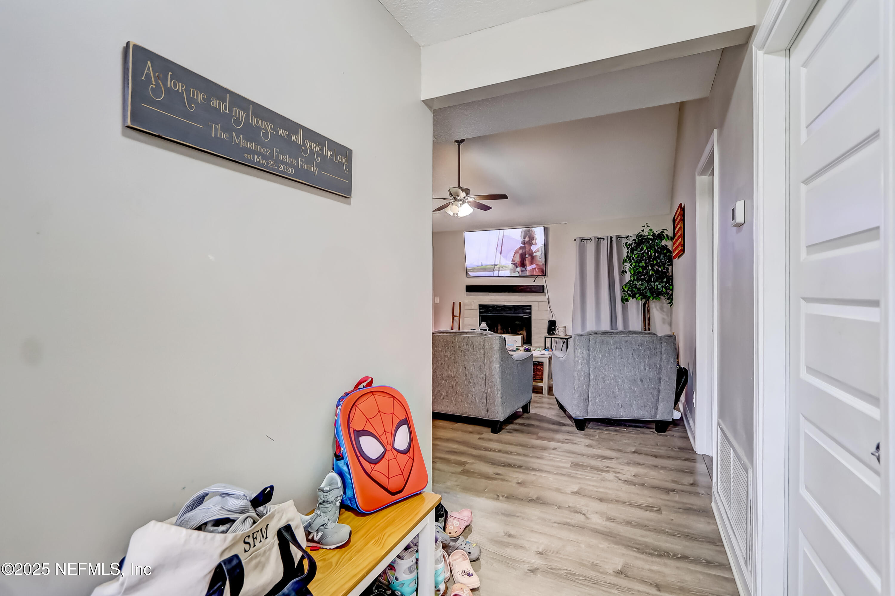 8618 BLUEBELL Lane