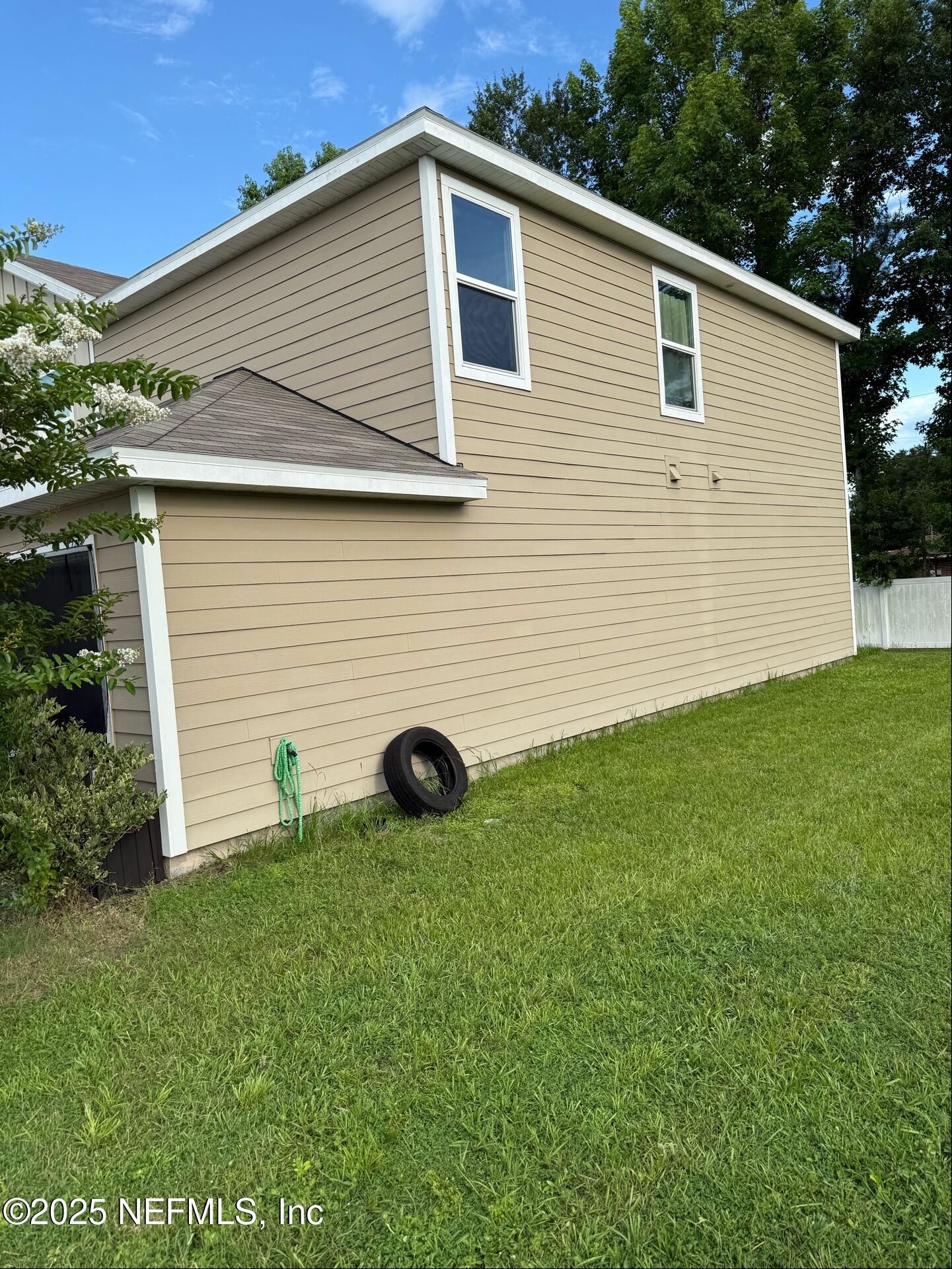 748 CONSTITUTION Place