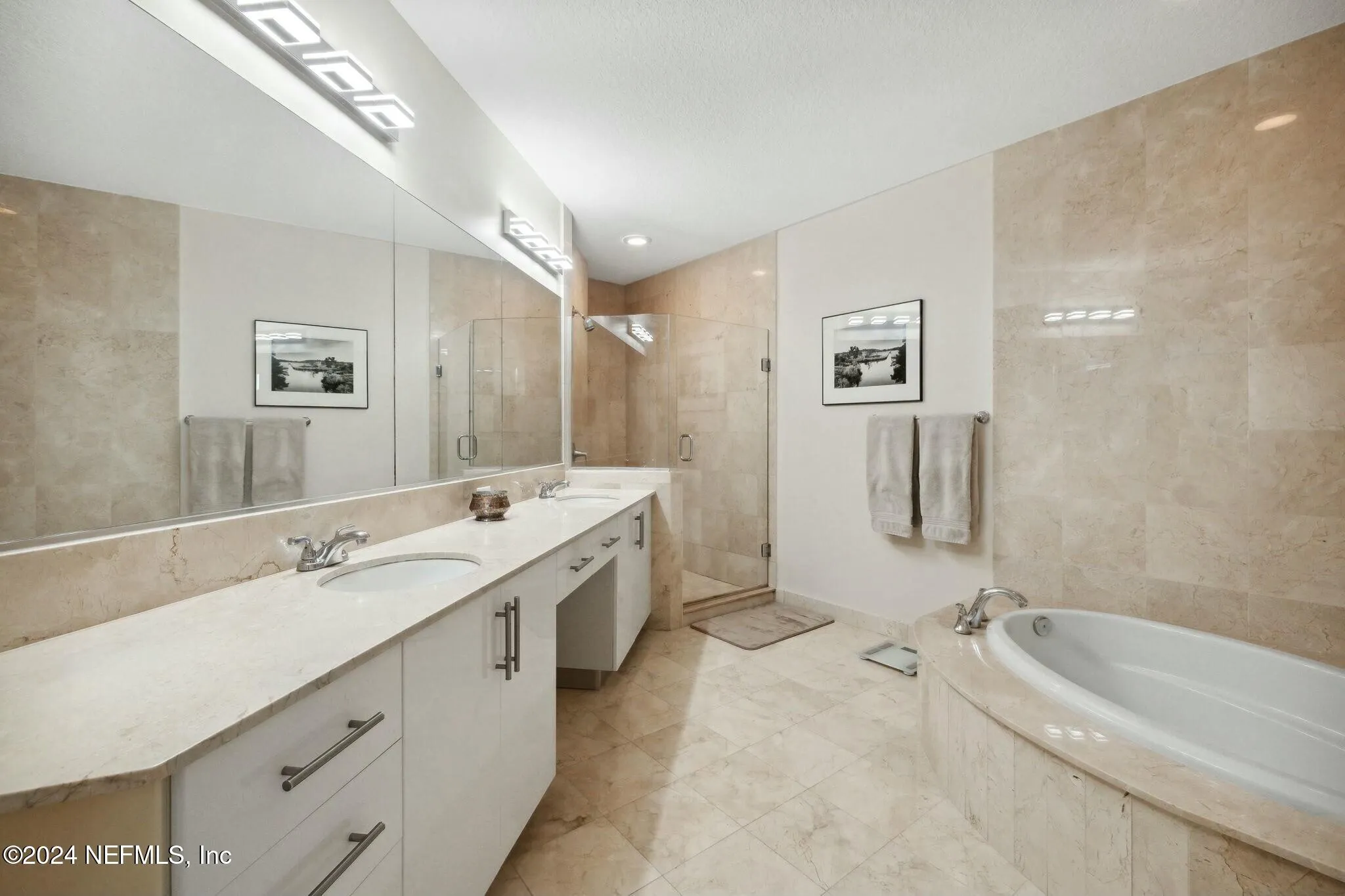 Jacksonville, Florida 32207, United States, 3 Bedrooms Bedrooms, ,3 BathroomsBathrooms,Residential,Pending,29854