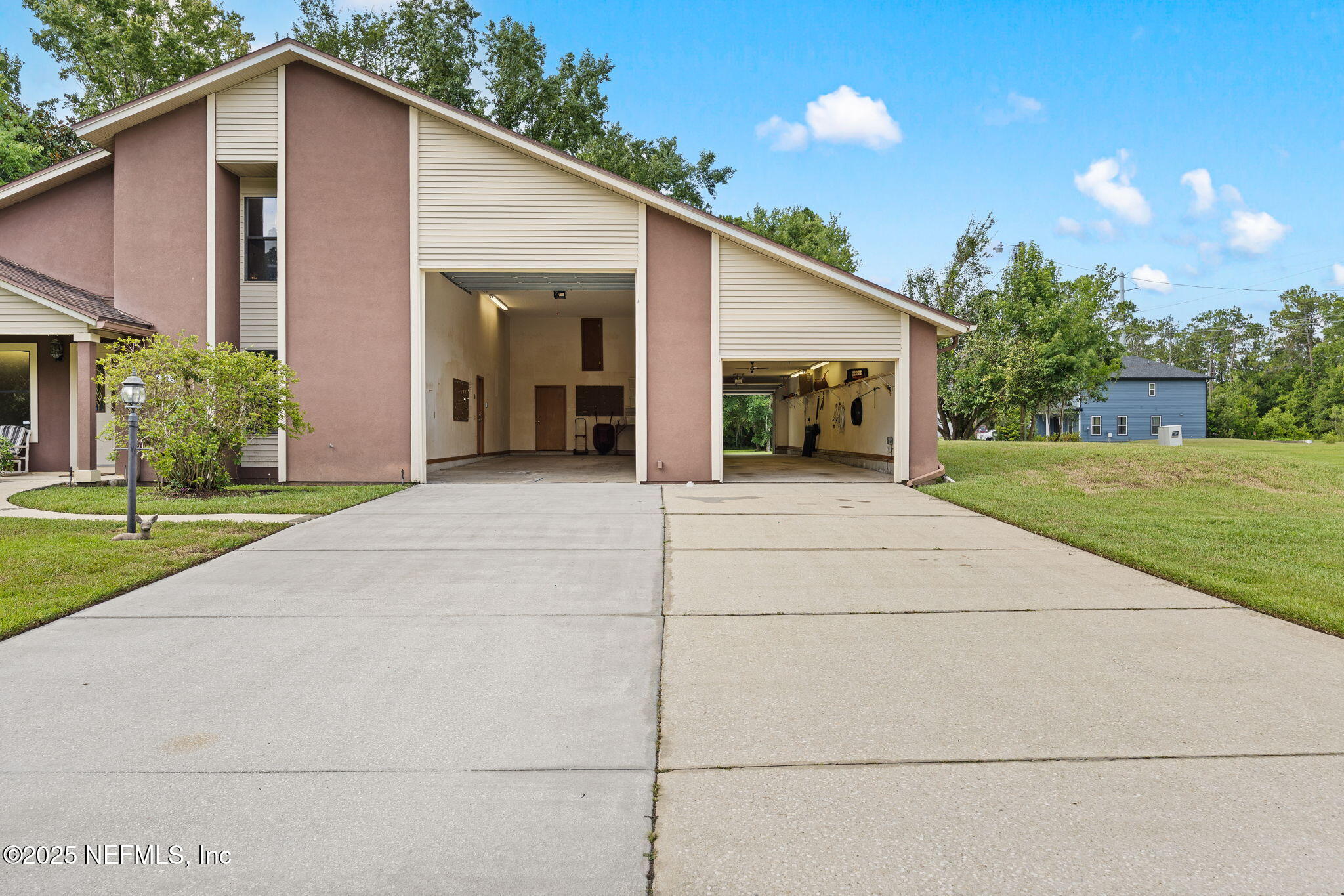 6216 HUNTERS Lane
