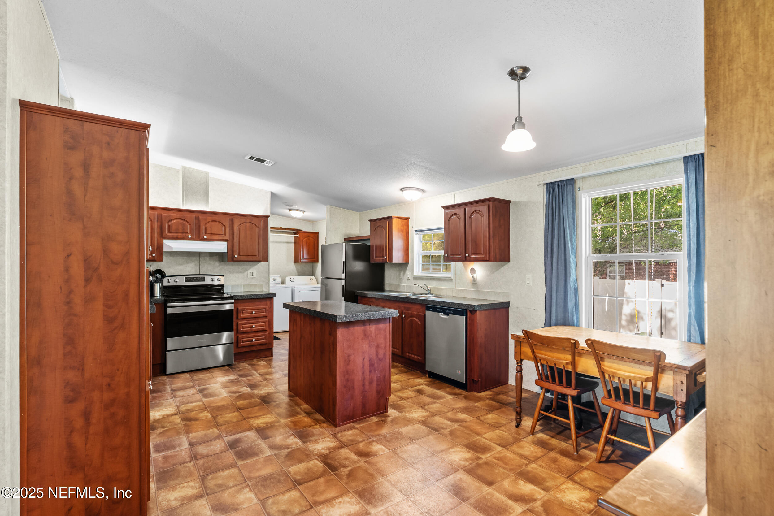 406 NE STATE ROAD 16