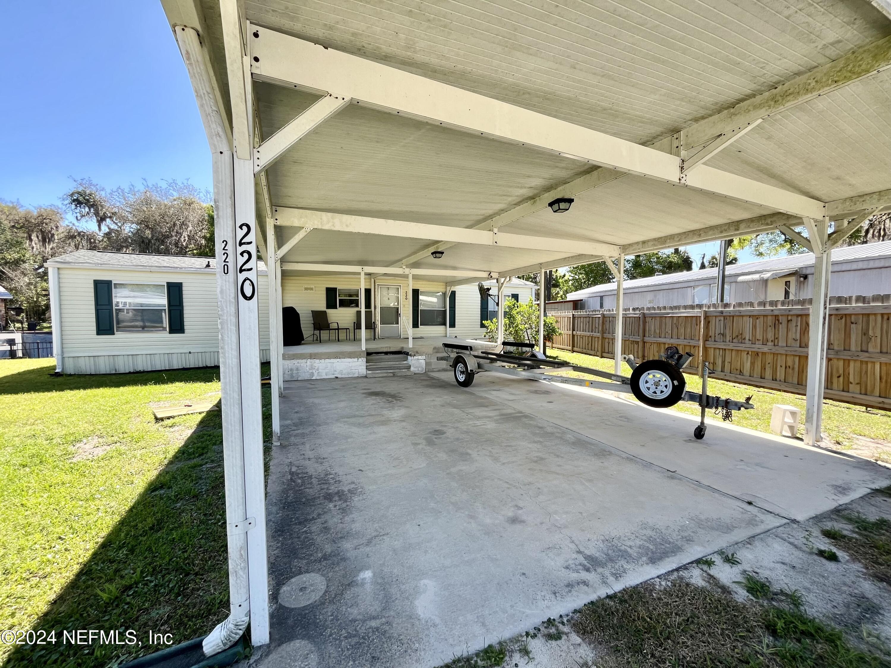 Satsuma, FL home for sale located at 220 Camellia Drive, Satsuma, FL 32189
