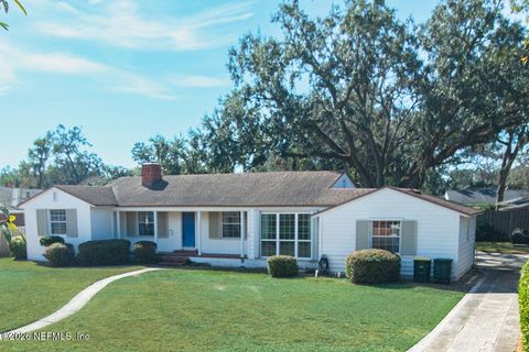 Photo of 1321 MUNDY Drive, Jacksonville, FL 32207 (MLS # 2129938)