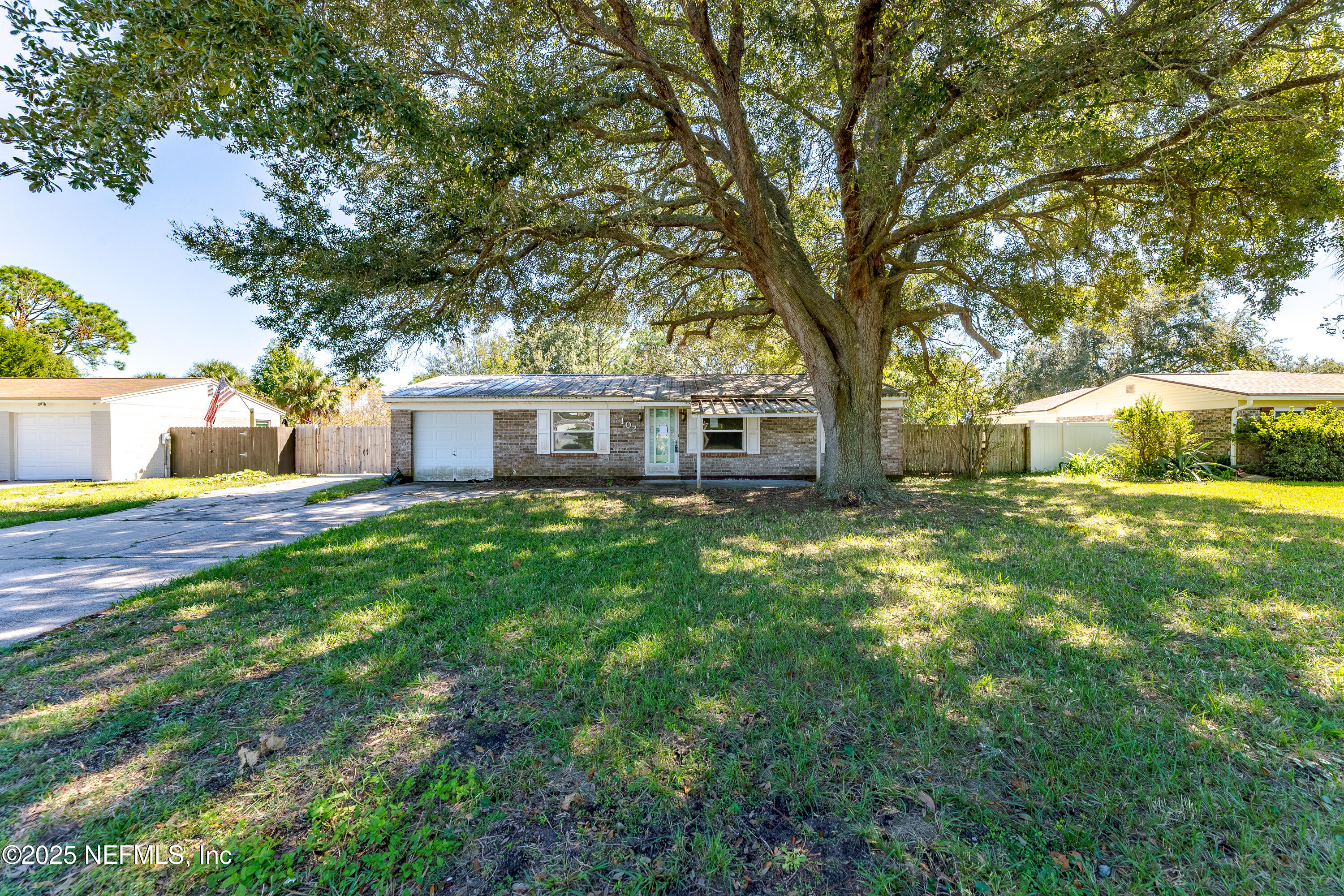 102 DOLPHIN Boulevard E