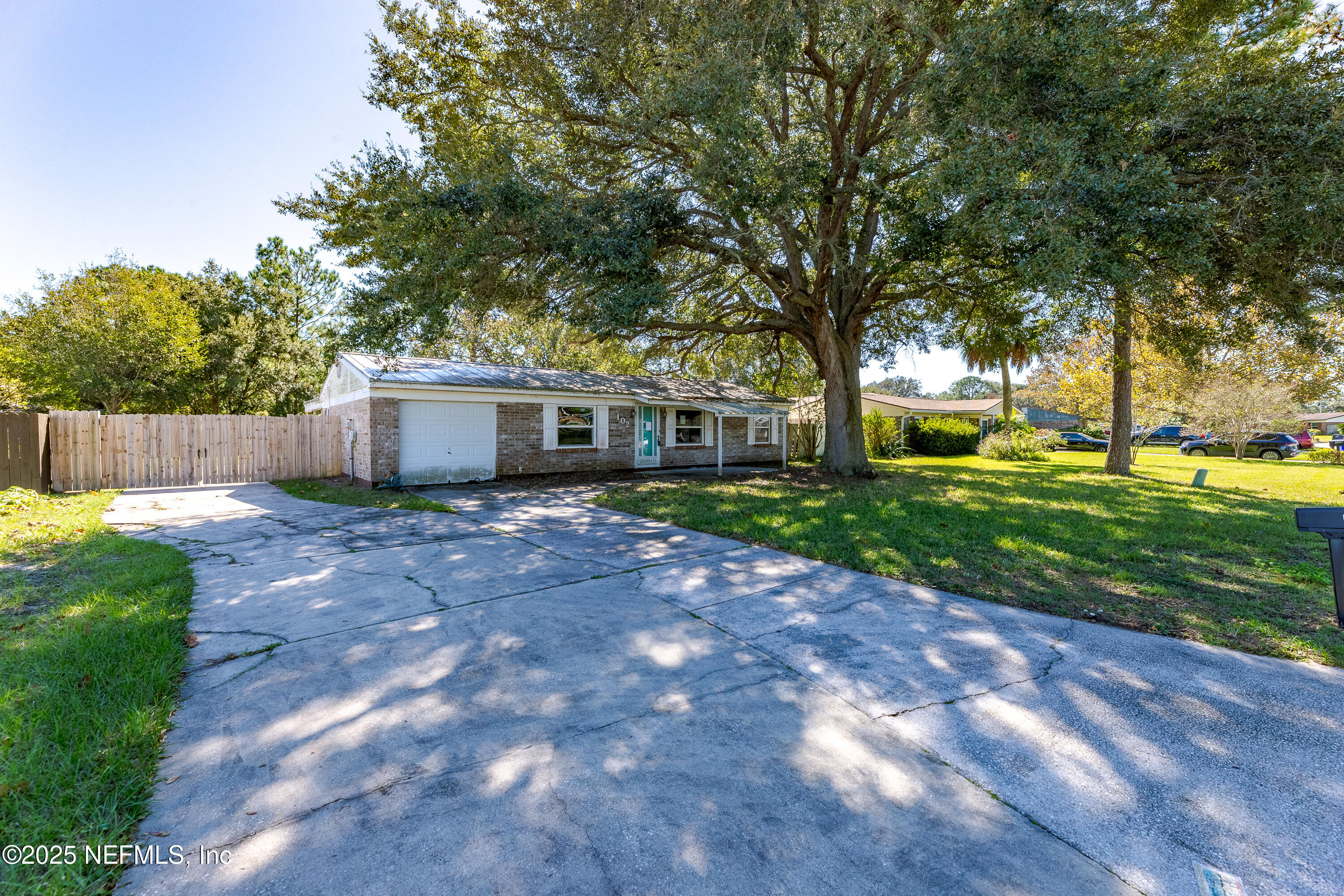 102 DOLPHIN Boulevard E