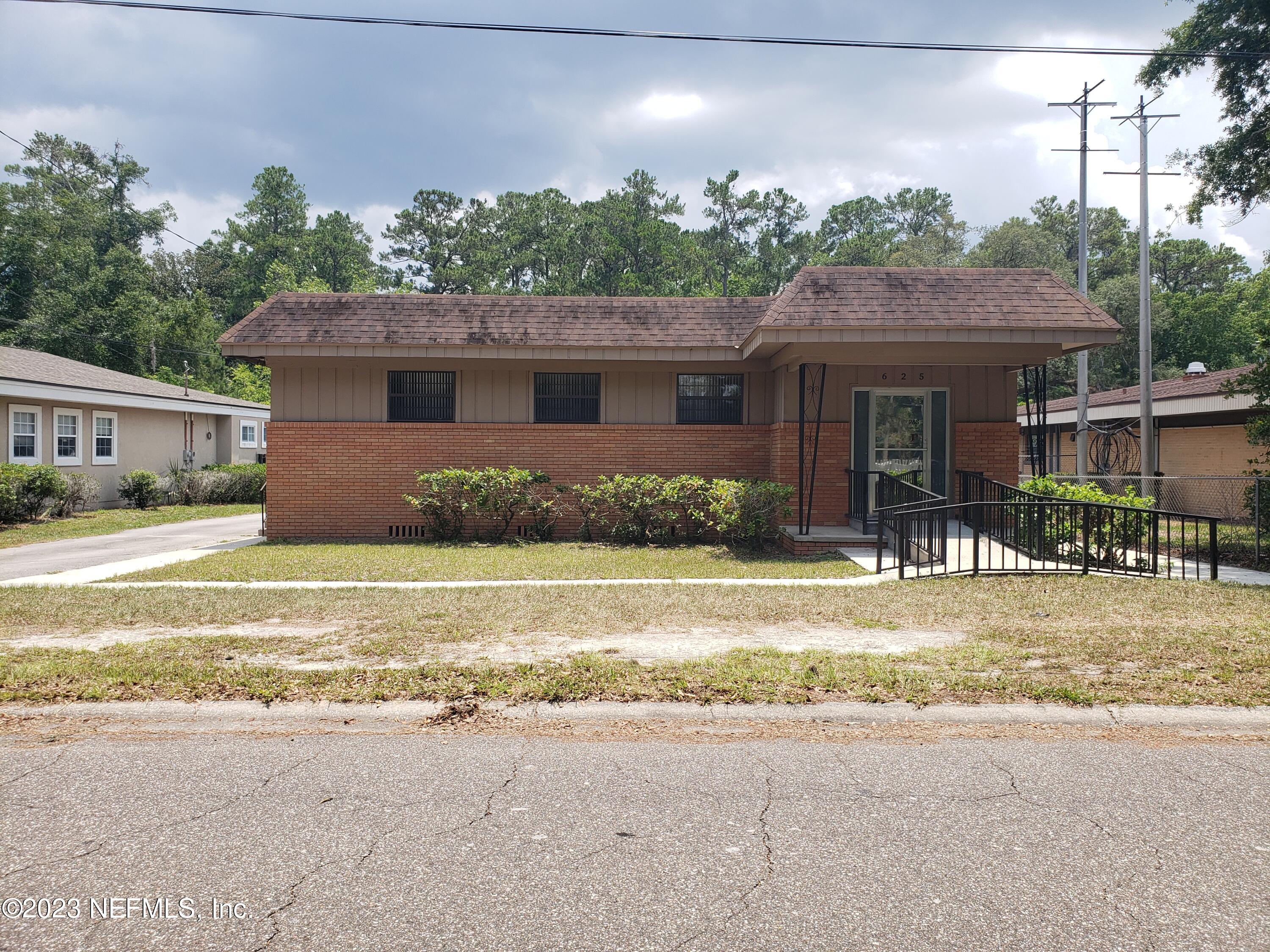 Green Cove Springs, FL home for sale located at 625 Oak Street, Green Cove Springs, FL 32043