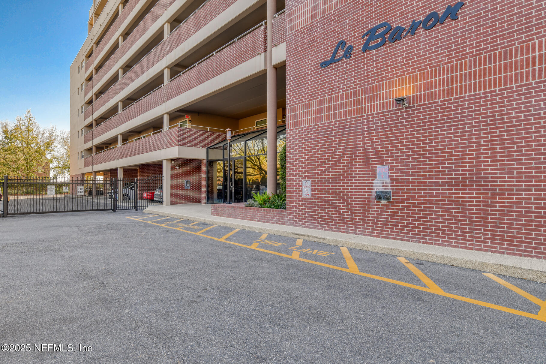 1520 LE BARON Avenue 1520