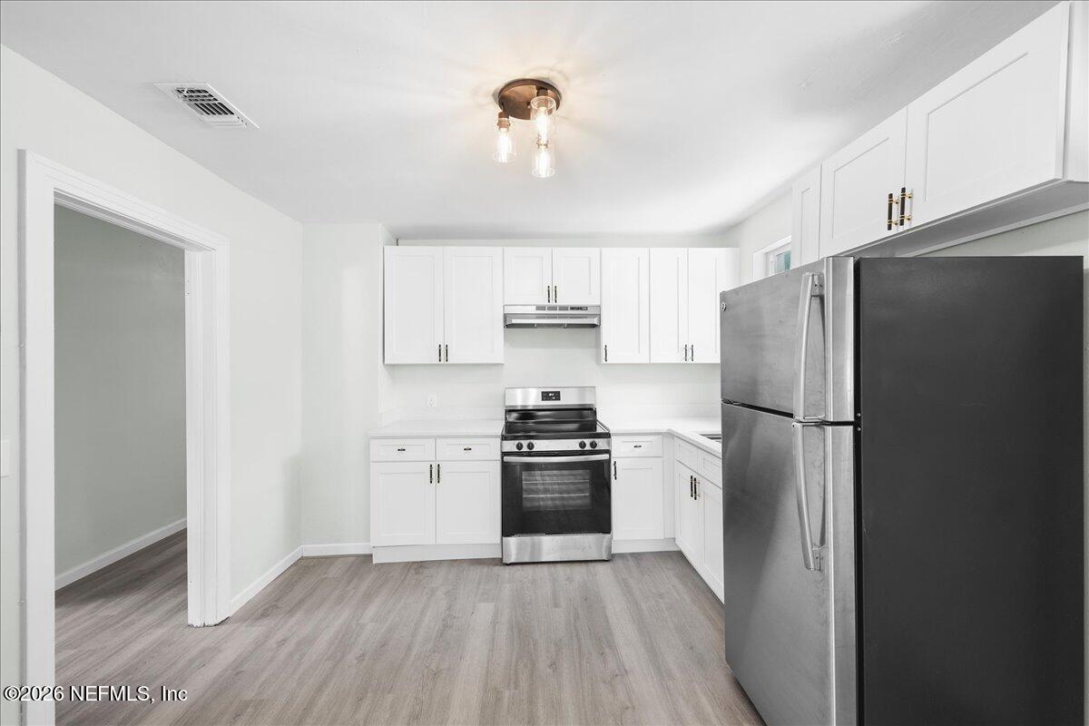 1552 W 14TH Street