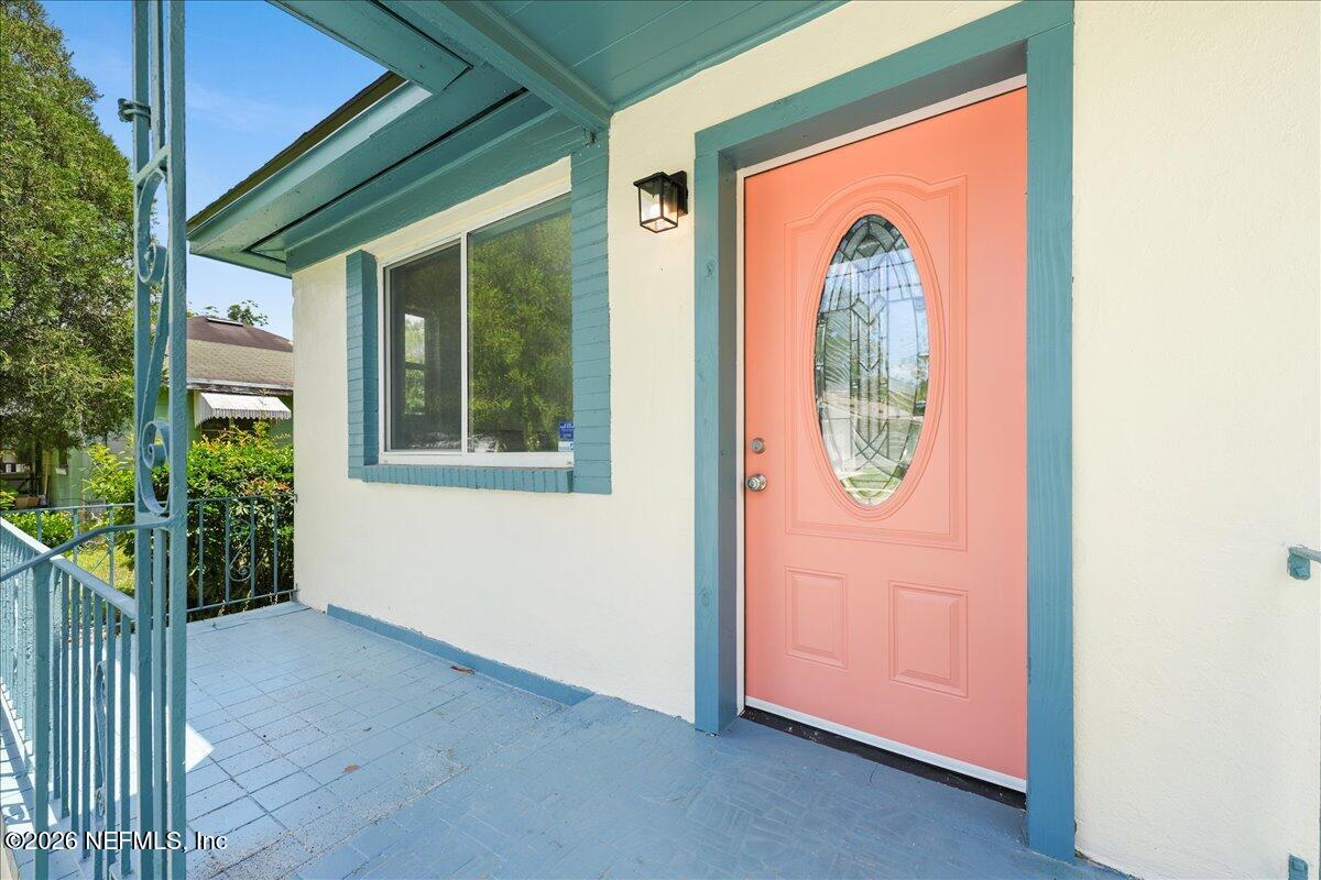 1552 W 14TH Street