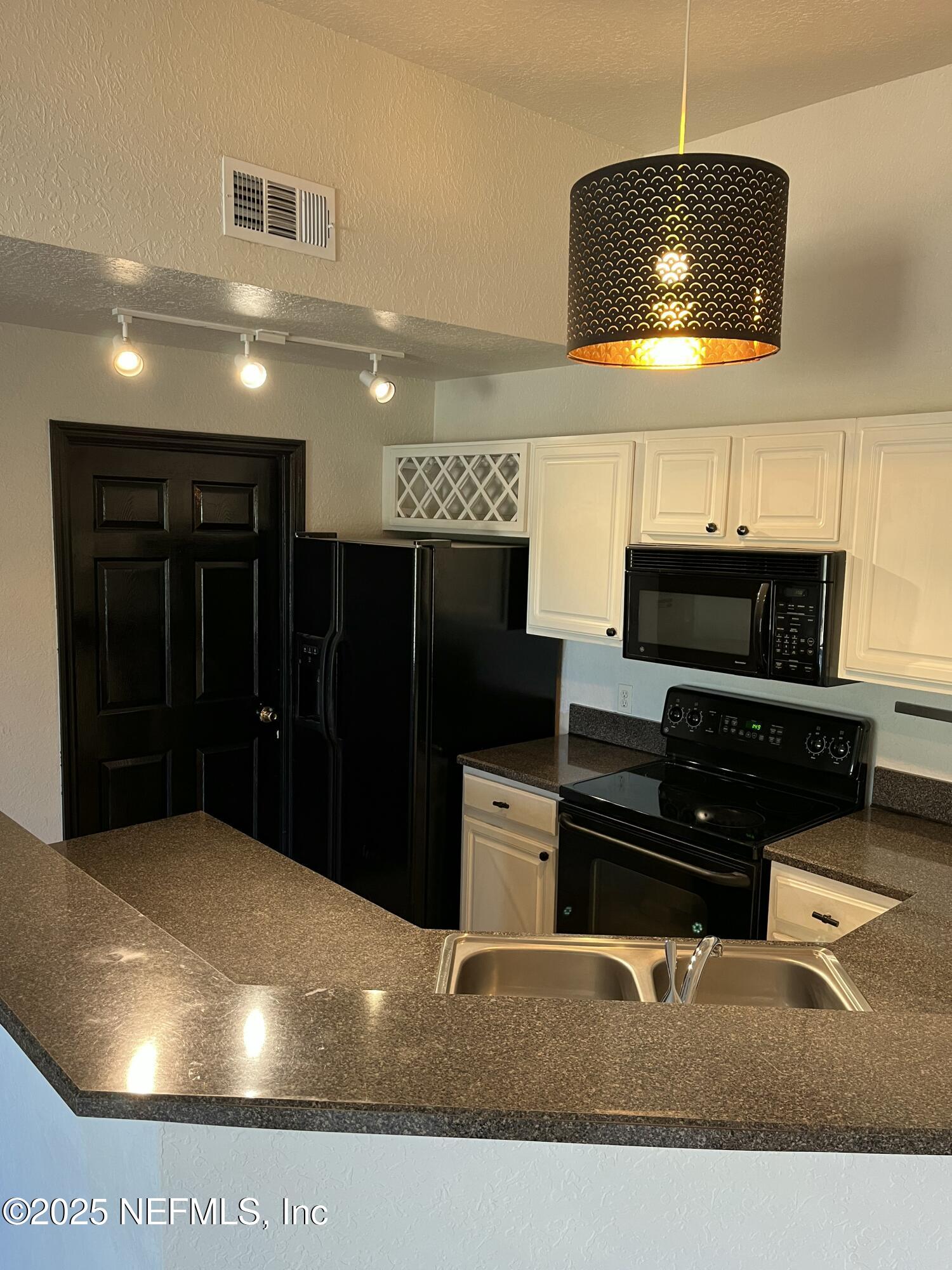 425 TIMBERWALK Court 1135