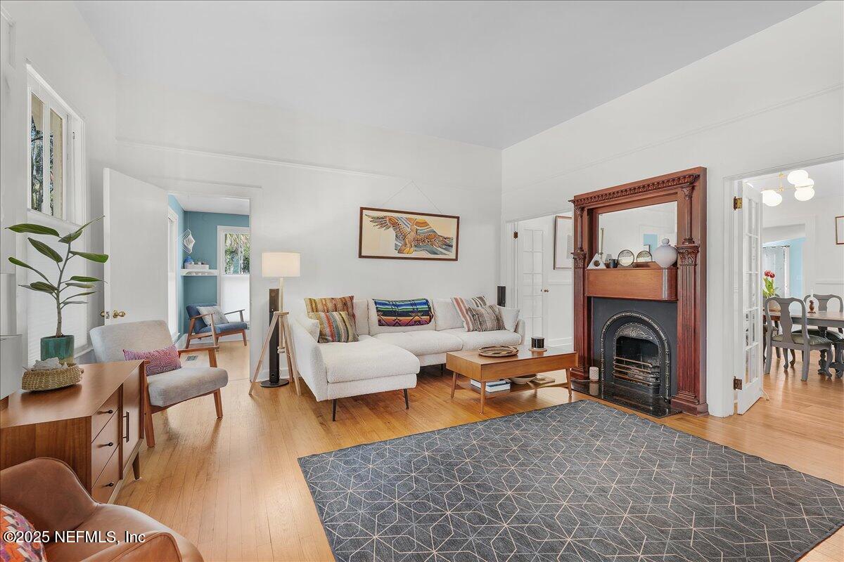 204 S 6TH Street