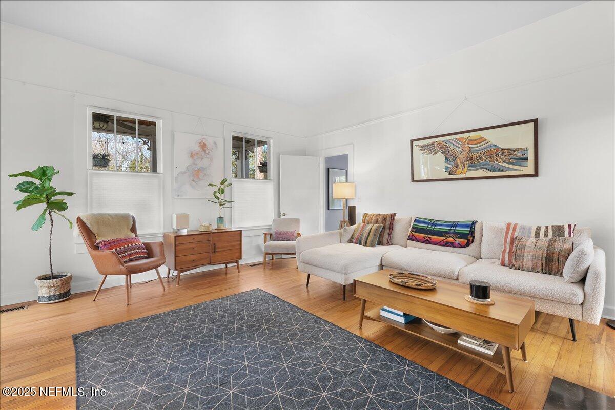 204 S 6TH Street