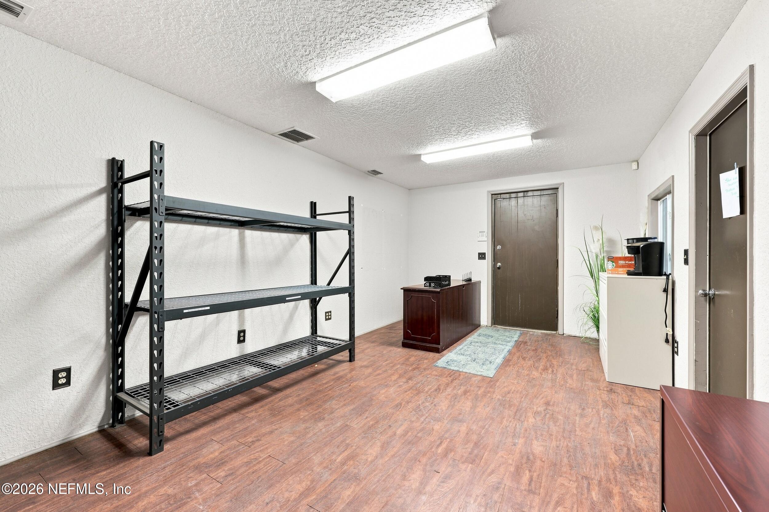 589 W 14TH Street