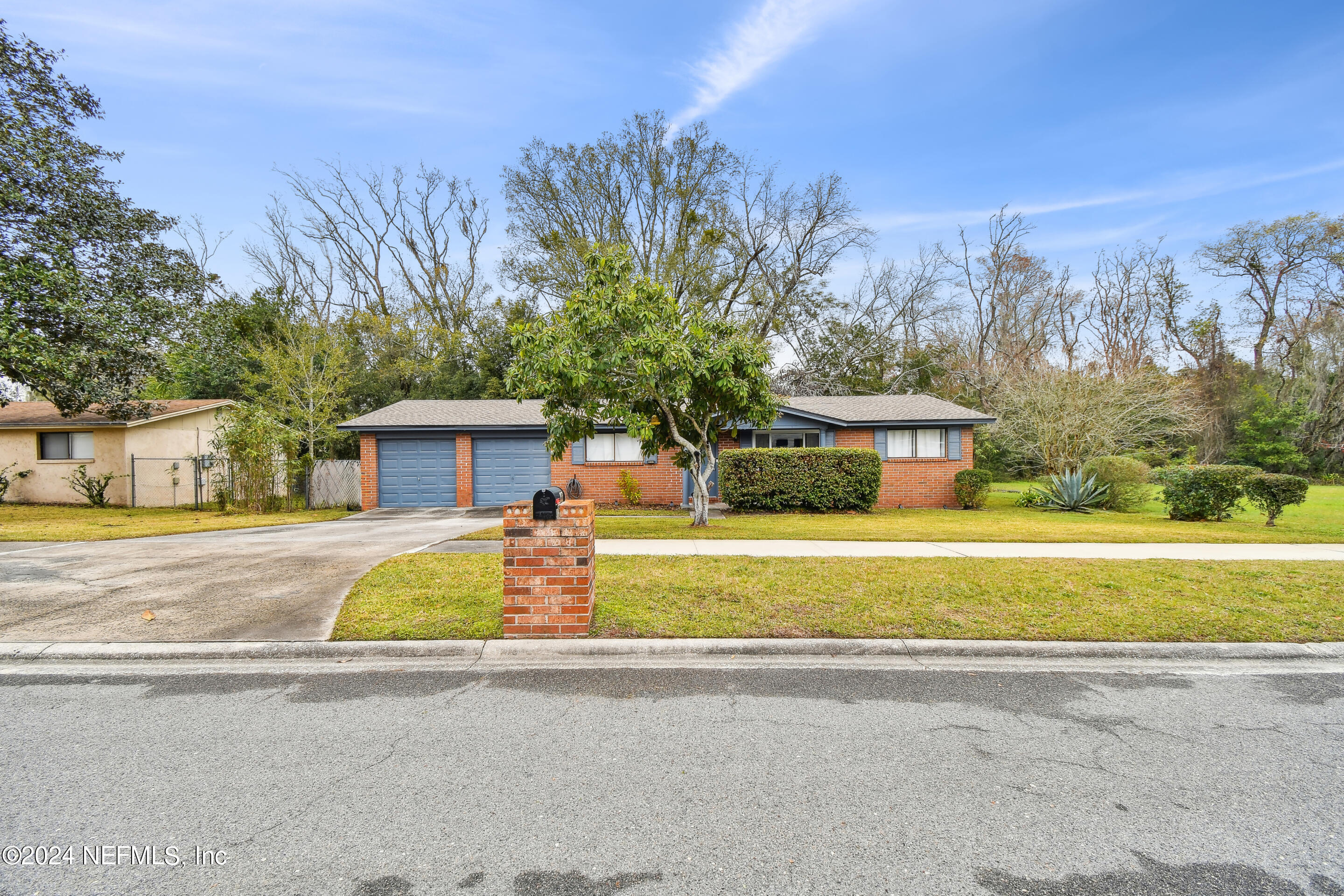 Jacksonville, FL home for sale located at 8657 MOSS HAVEN Road, Jacksonville, FL 32221