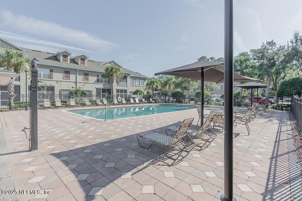 3892 SUMMER GROVE Way N