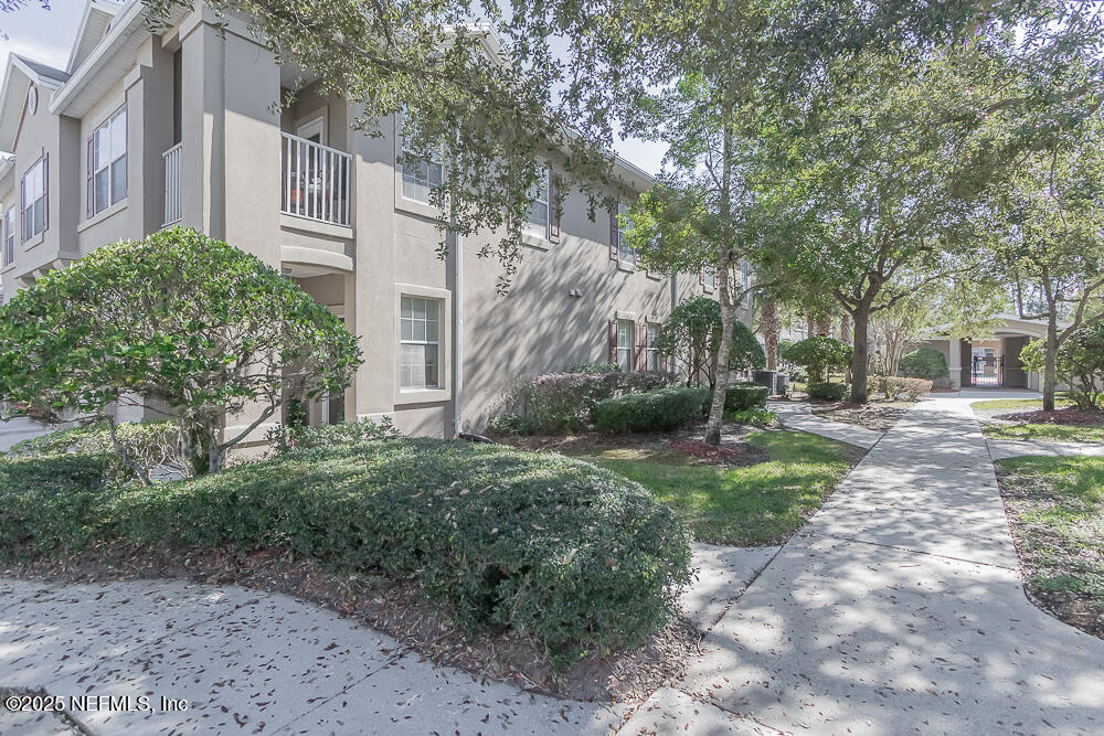 3892 SUMMER GROVE Way N