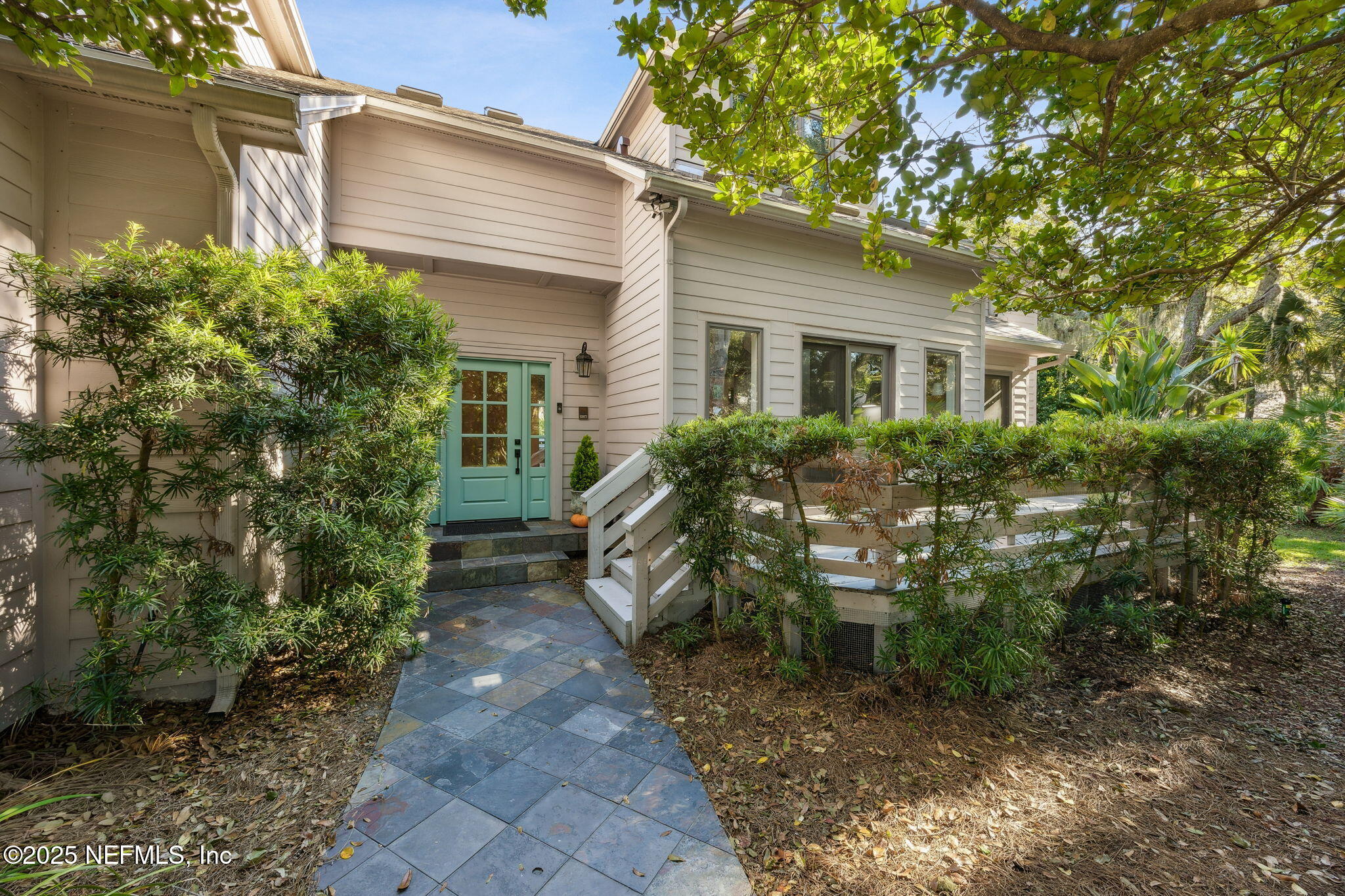 25 BEACH WALKER Road