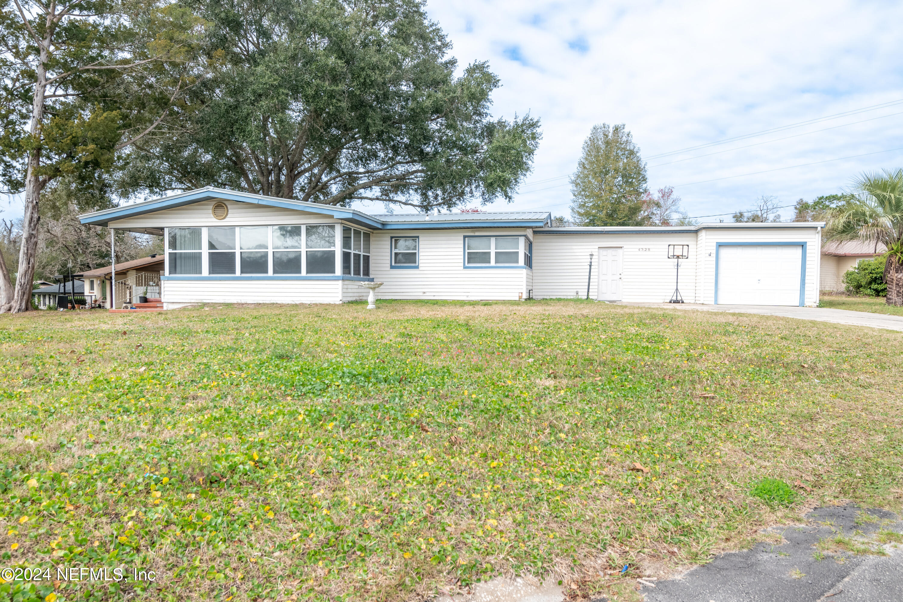 Keystone Heights, FL home for sale located at 4328 SE 2ND Avenue, Keystone Heights, FL 32656