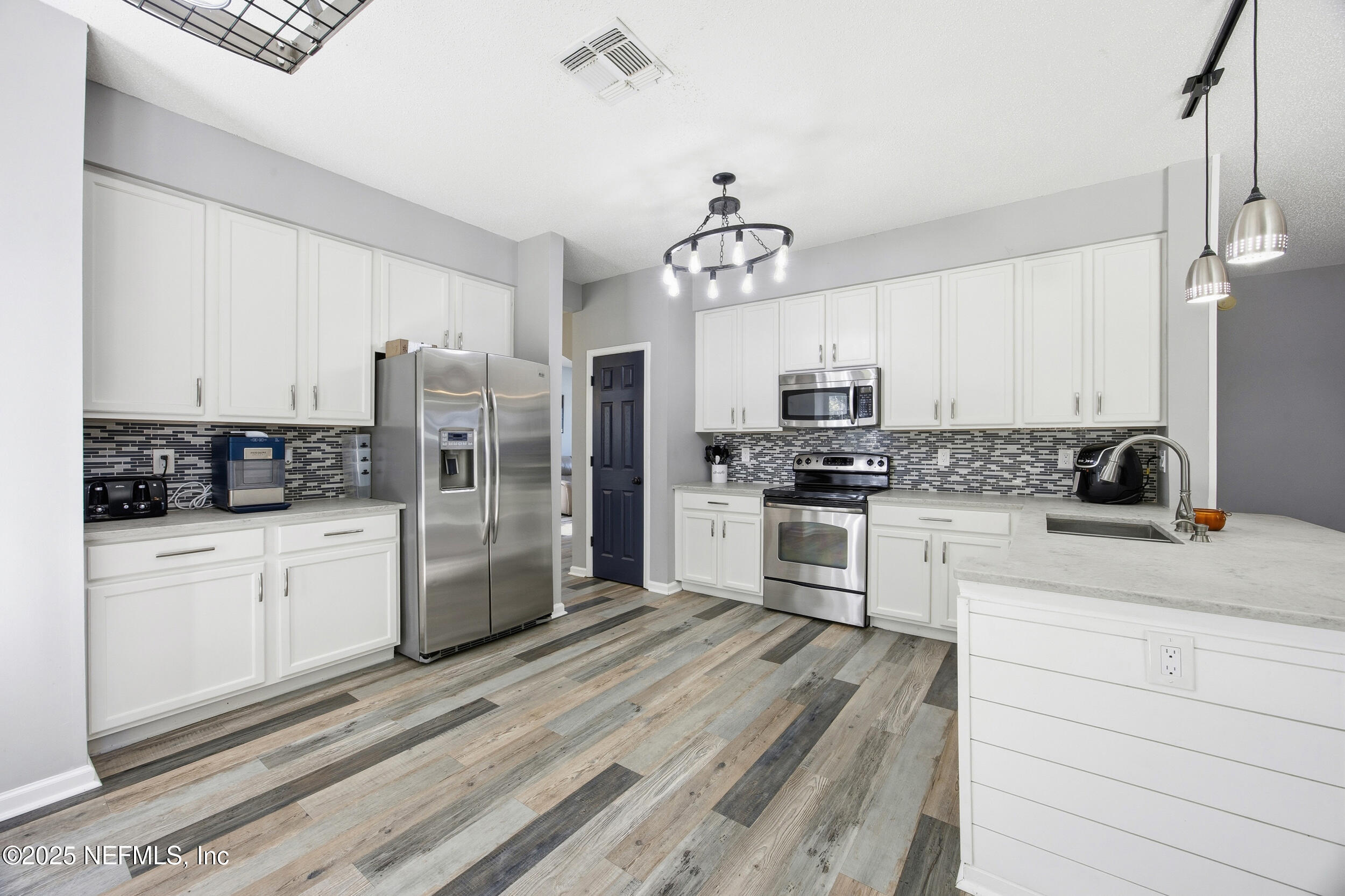 1441 LAUREL OAK Drive