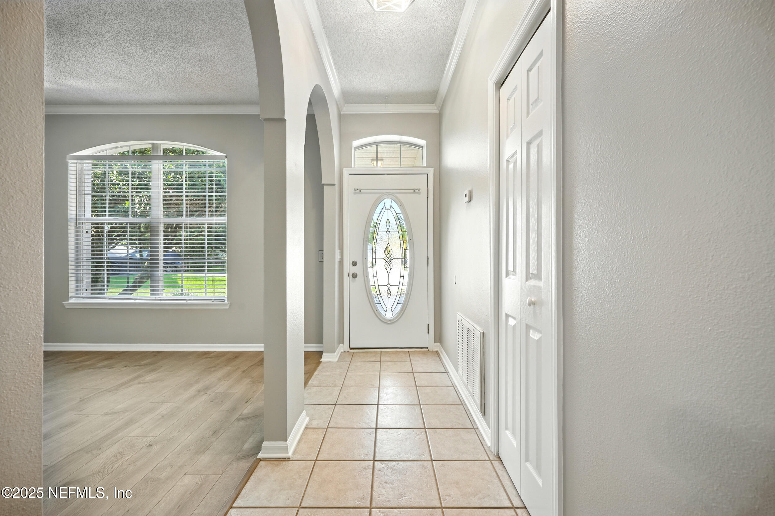 2526 VIBURNUM Court